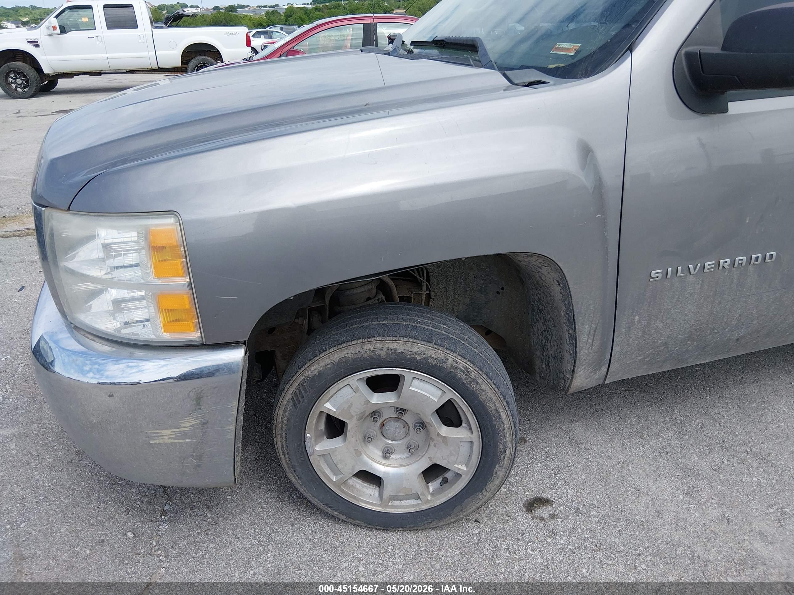 CHEVROLET SILVERADO image 6