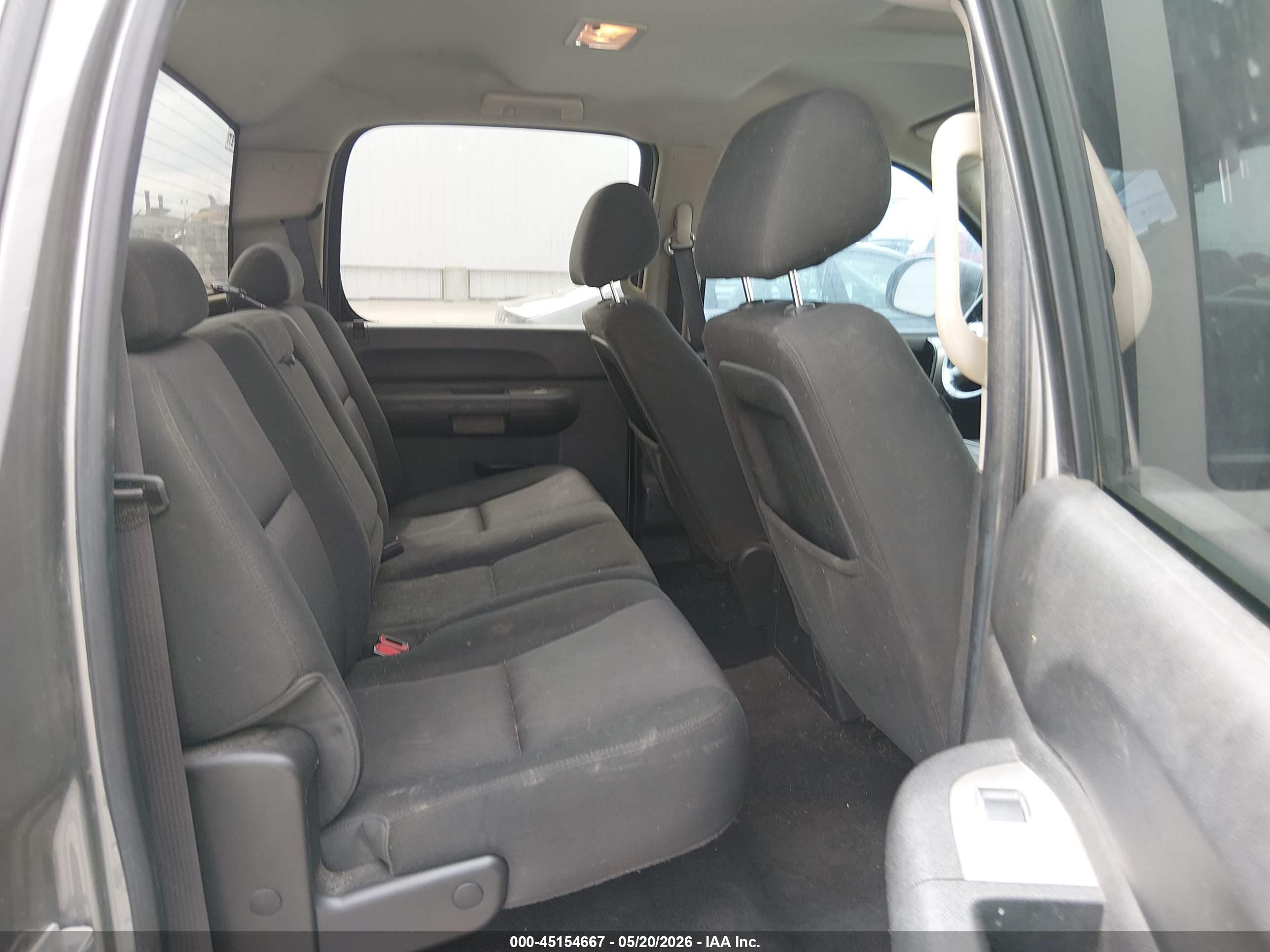 CHEVROLET SILVERADO image 8