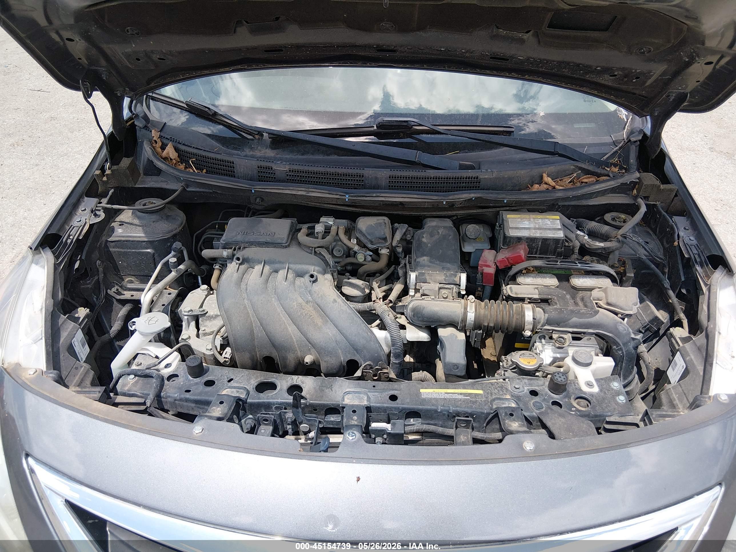 NISSAN VERSA image 10