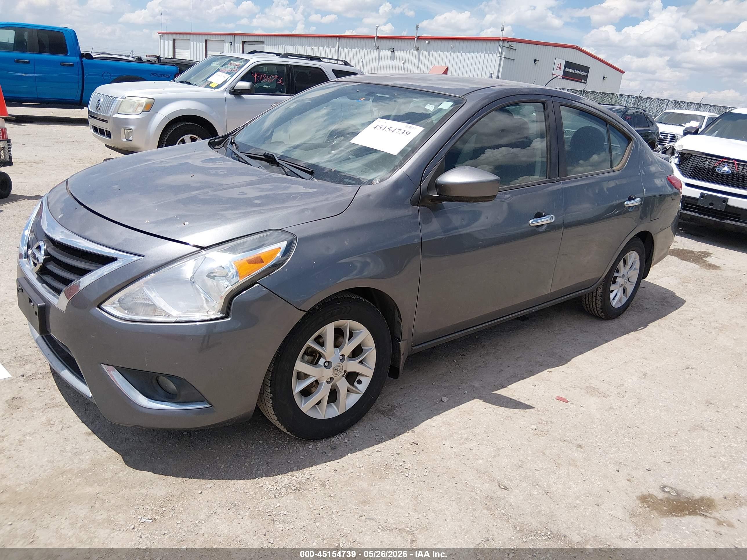 NISSAN VERSA image 2