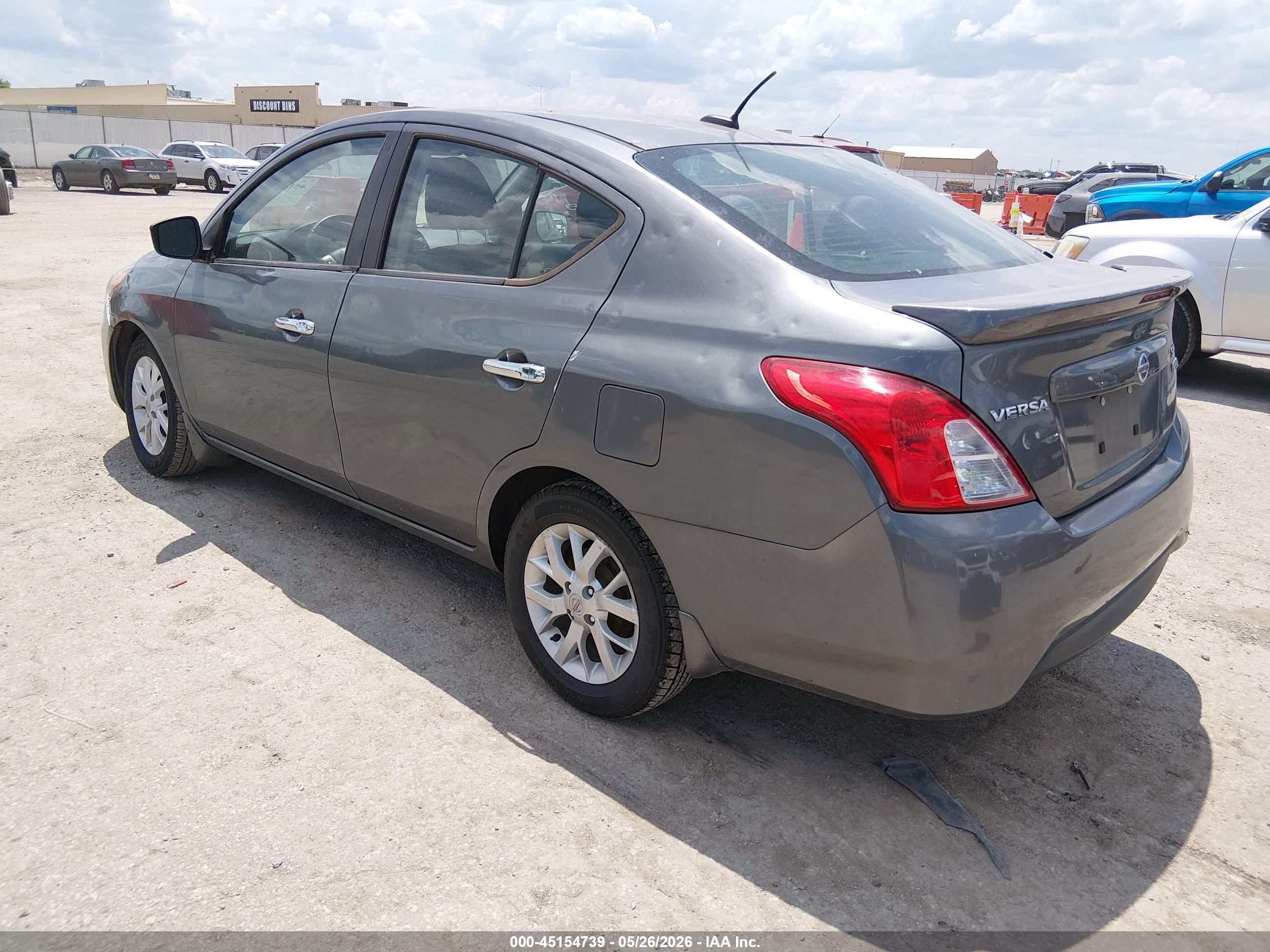 NISSAN VERSA image 3