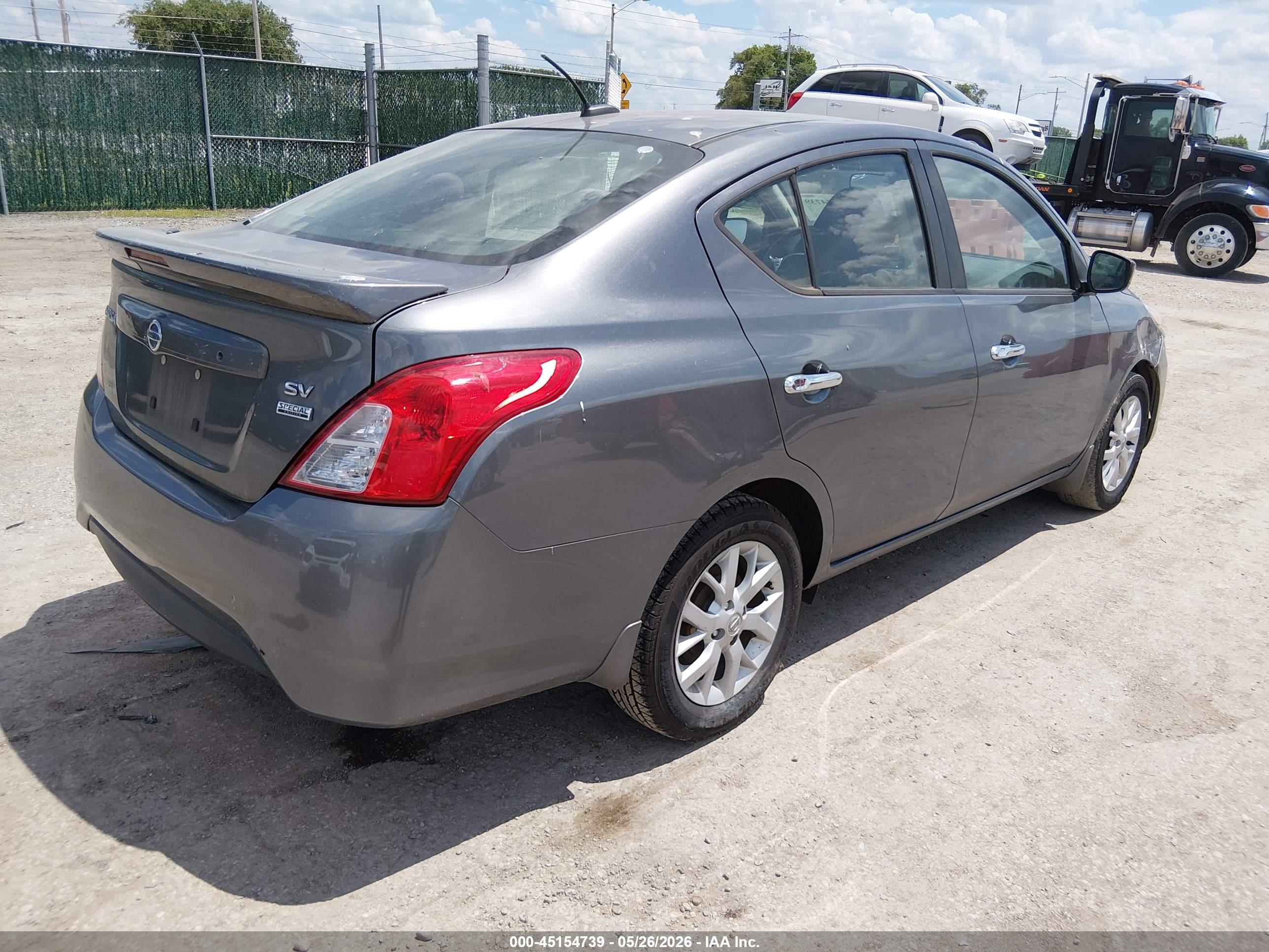 NISSAN VERSA image 4