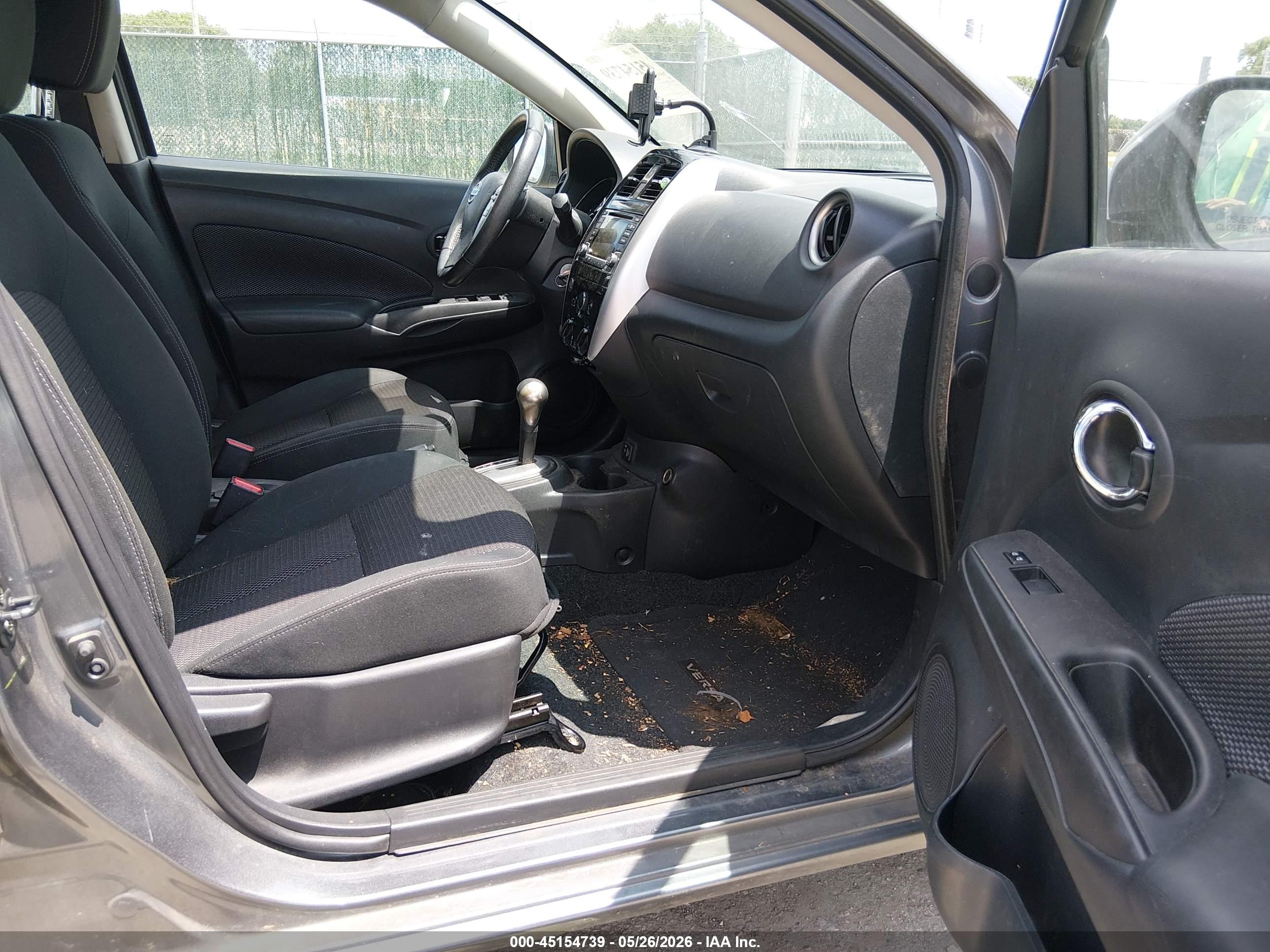 NISSAN VERSA image 5