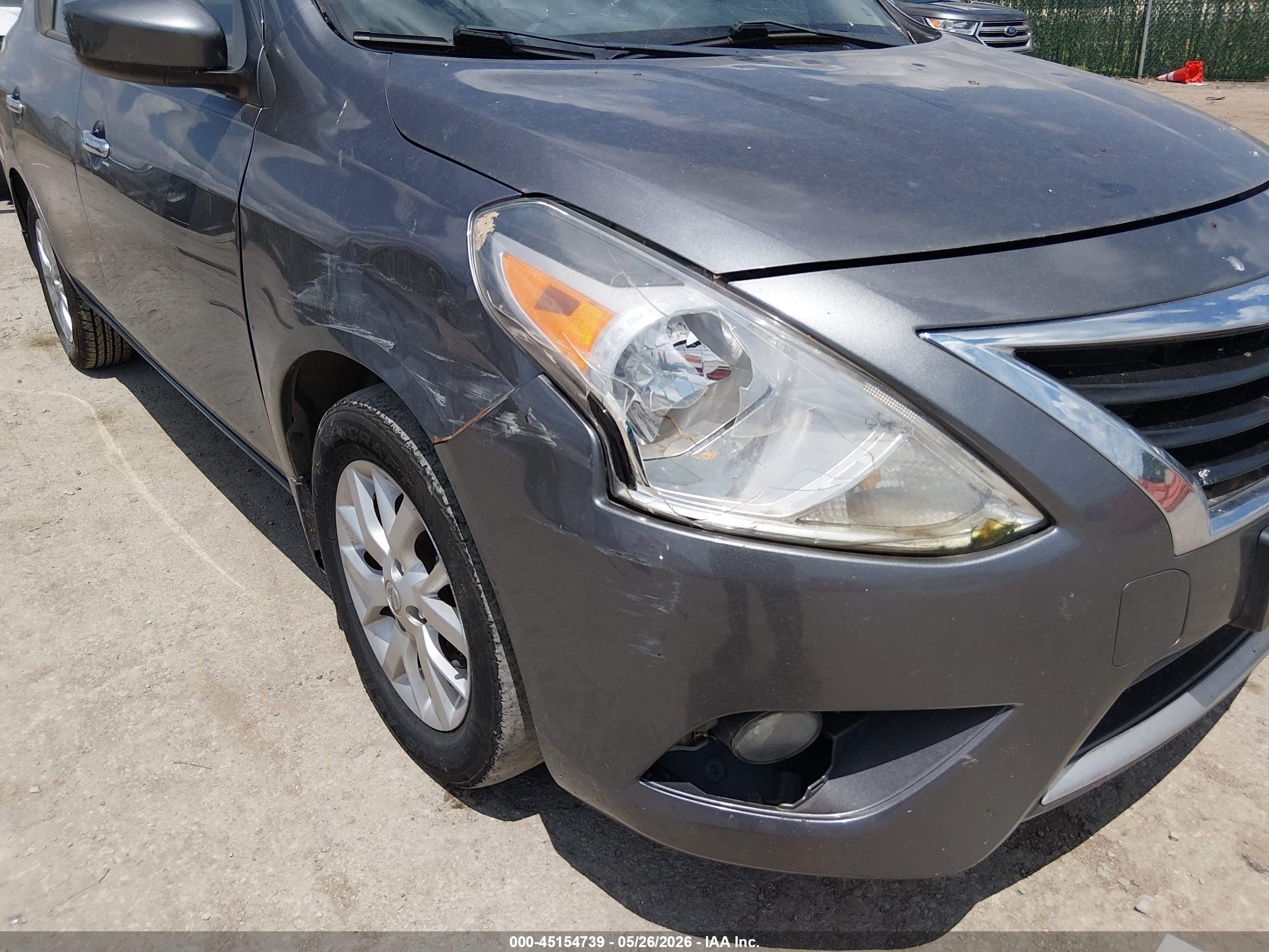 NISSAN VERSA image 6