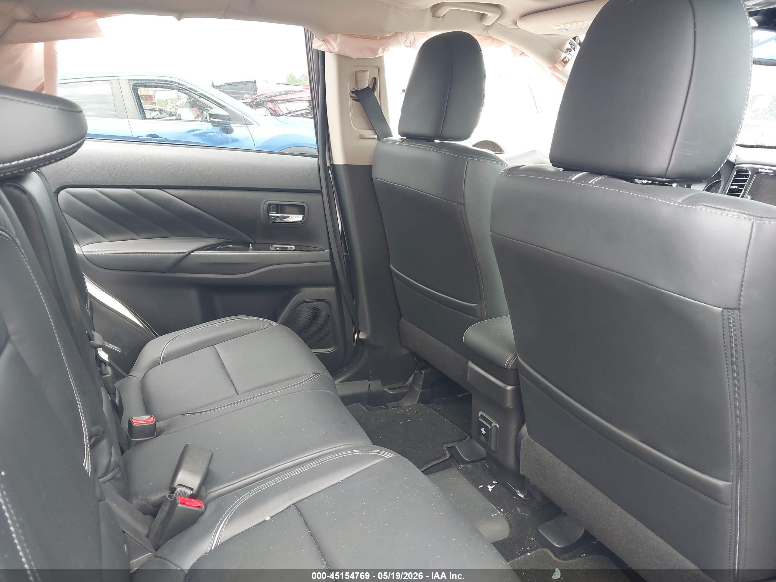 MITSUBISHI OUTLANDER image 8