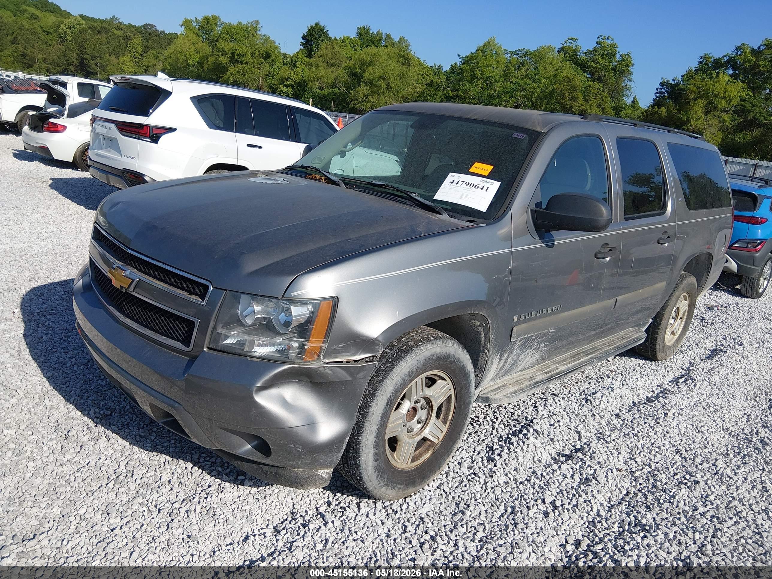 CHEVROLET SUBURBAN image 2
