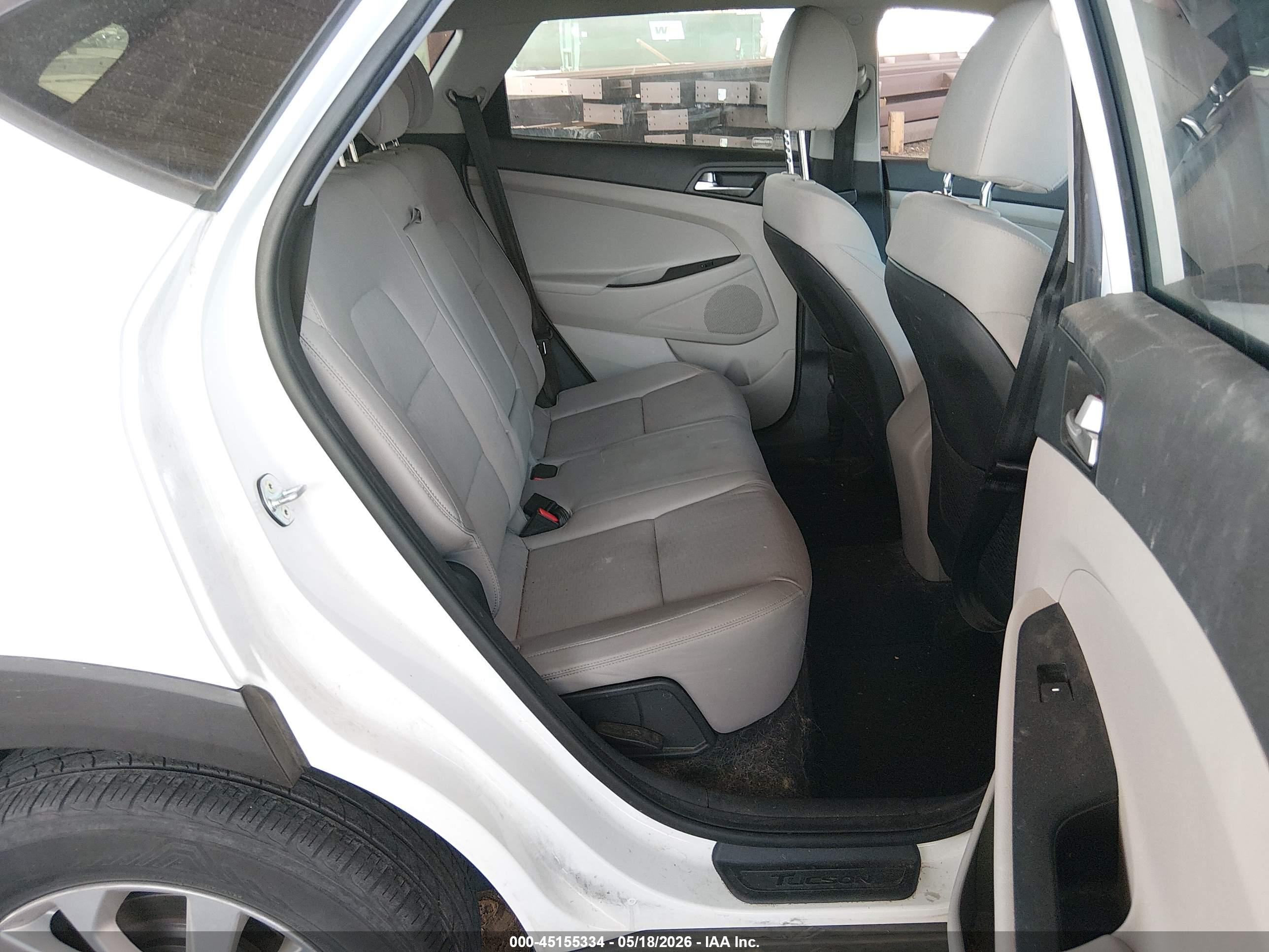 HYUNDAI TUCSON image 8
