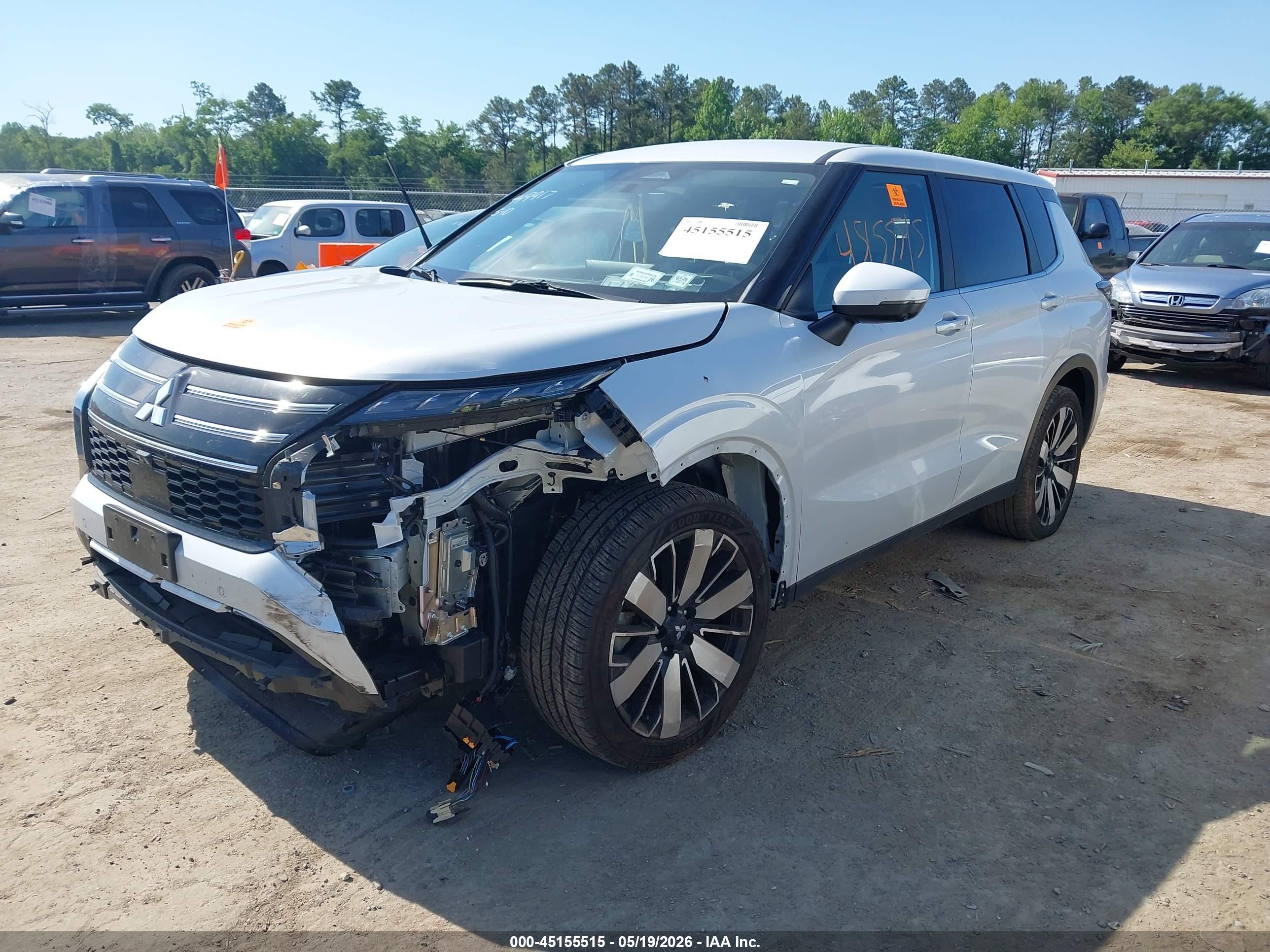 MITSUBISHI OUTLANDER image 2