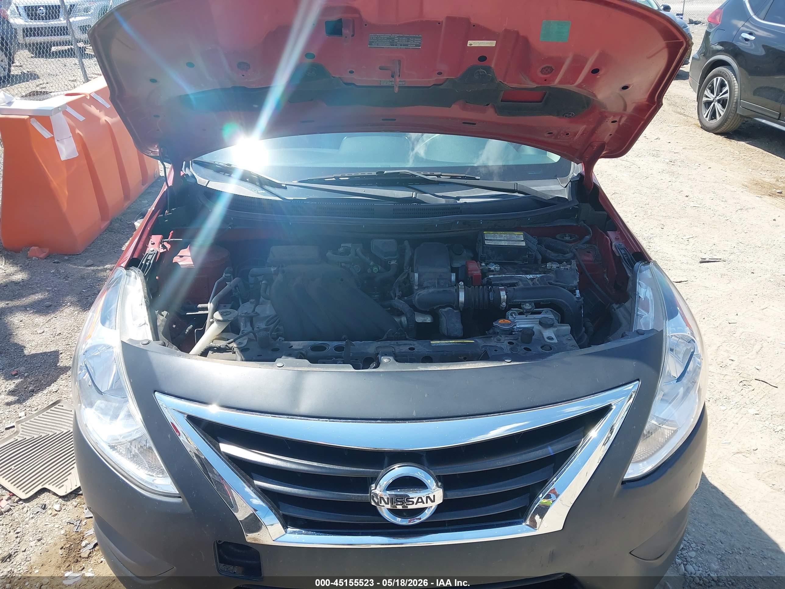 NISSAN VERSA image 10