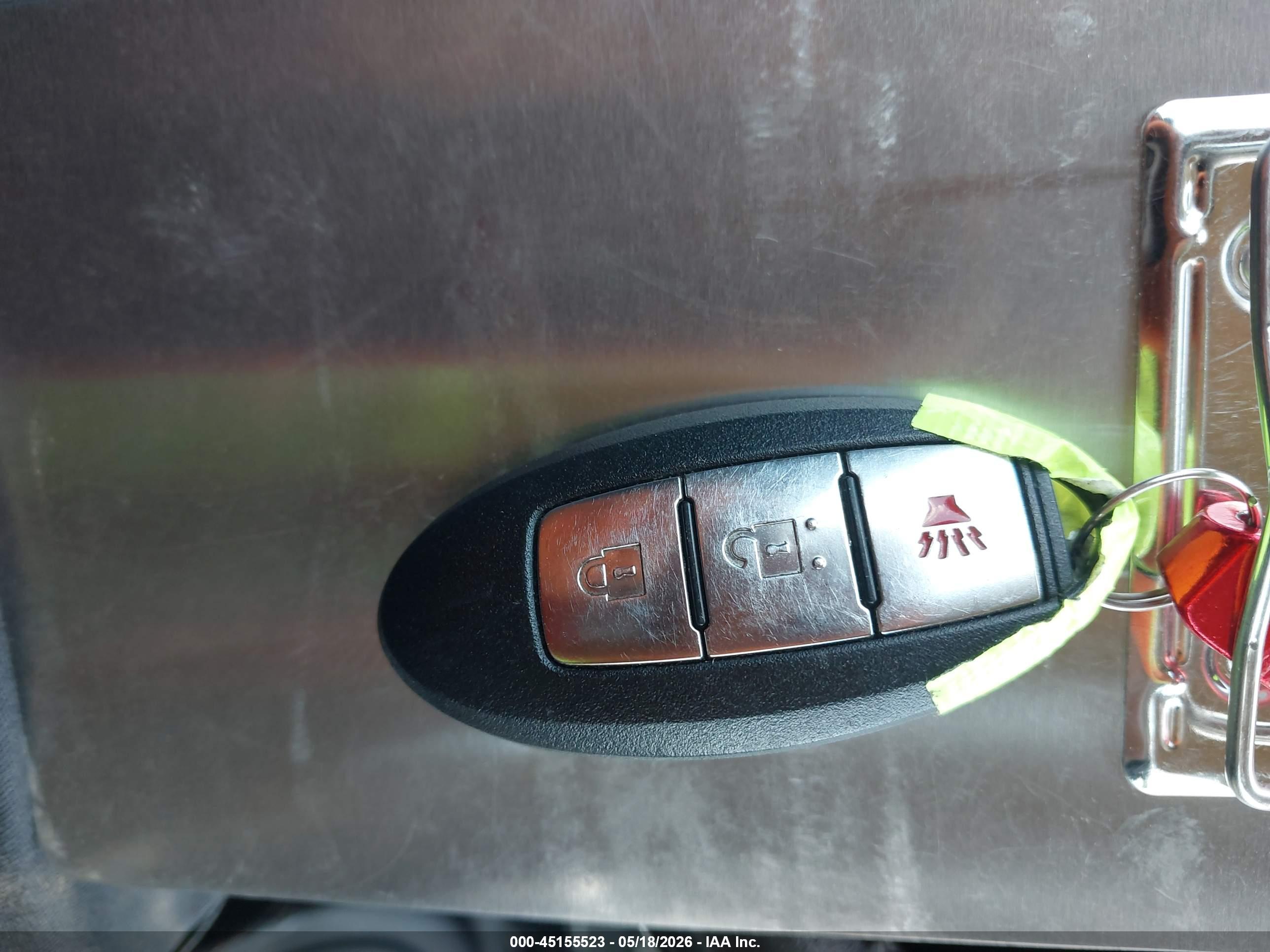 NISSAN VERSA image 11