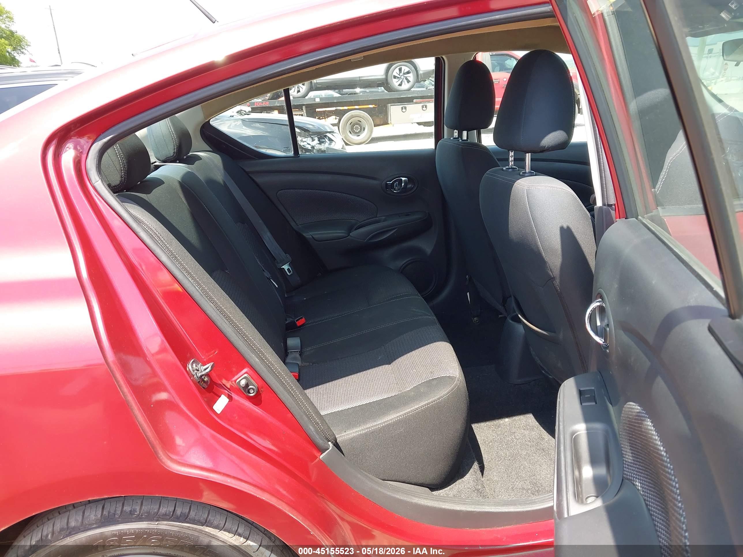 NISSAN VERSA image 8