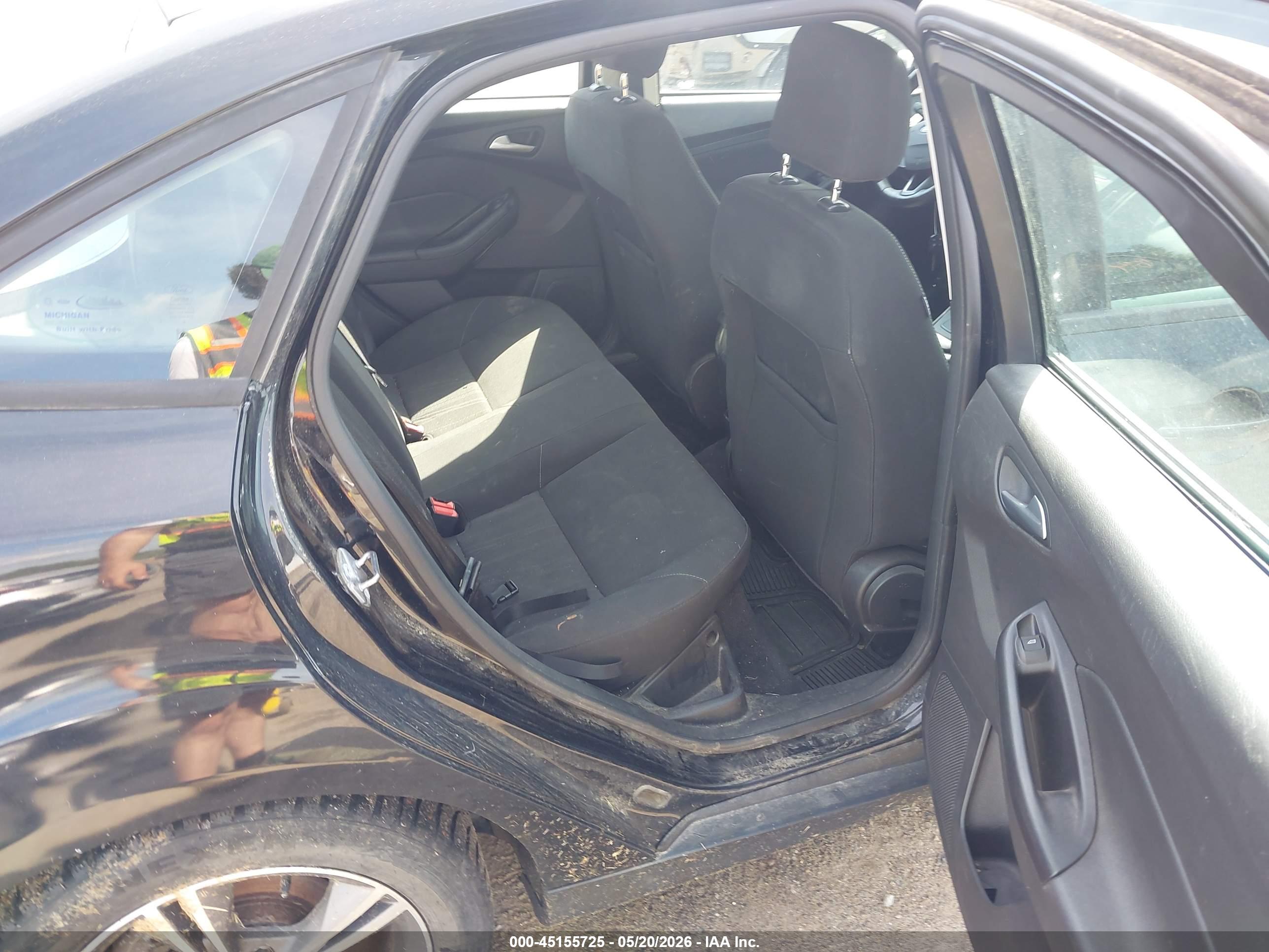 FORD FOCUS image 8