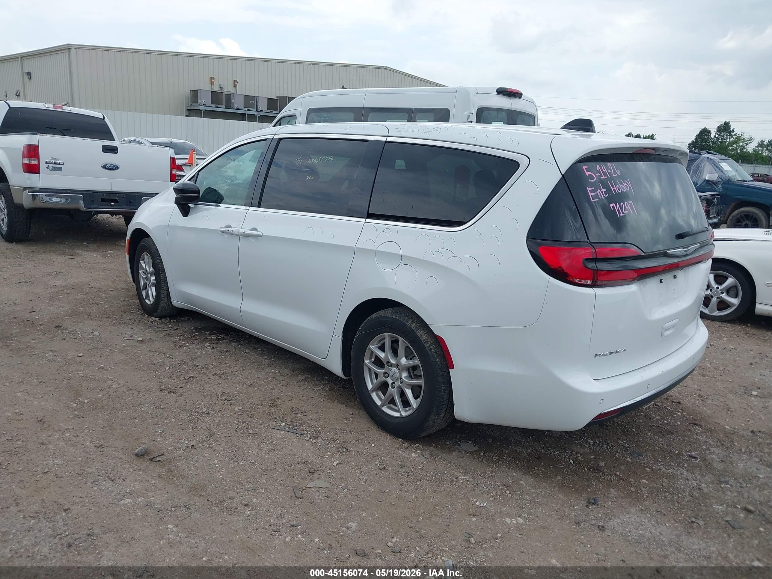 CHRYSLER PACIFICA image 3
