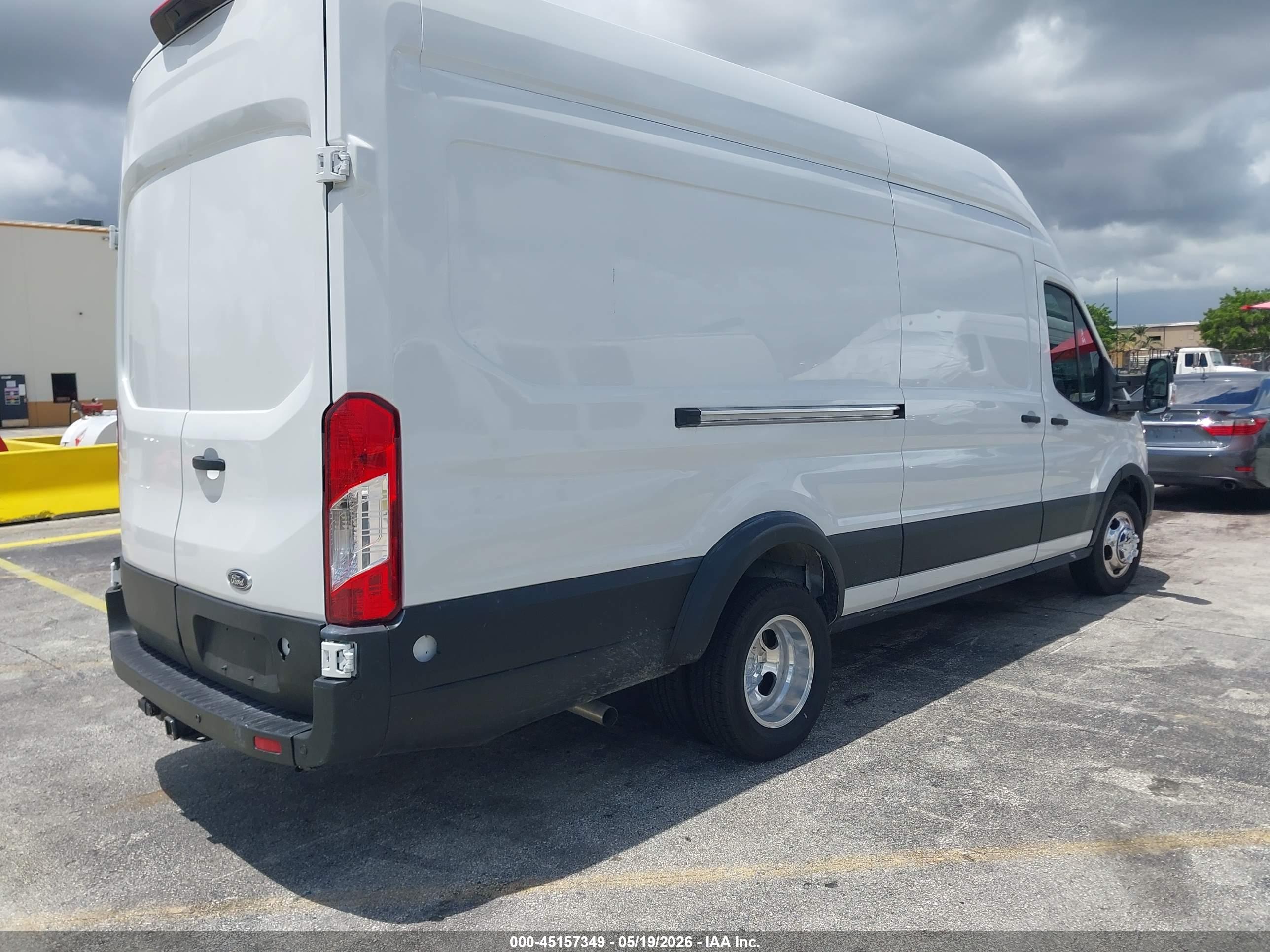 FORD TRANSIT-350 image 4