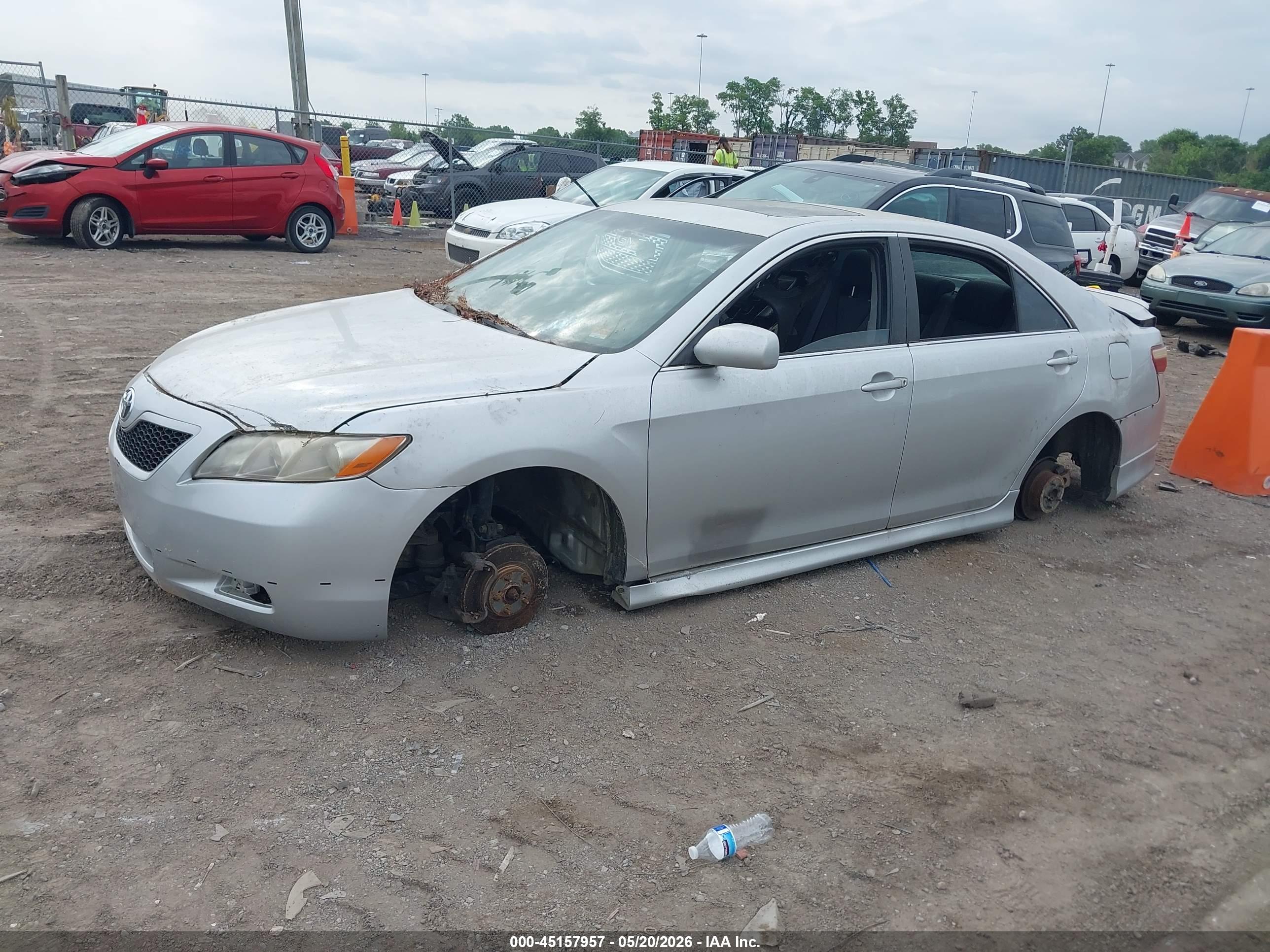TOYOTA CAMRY image 2