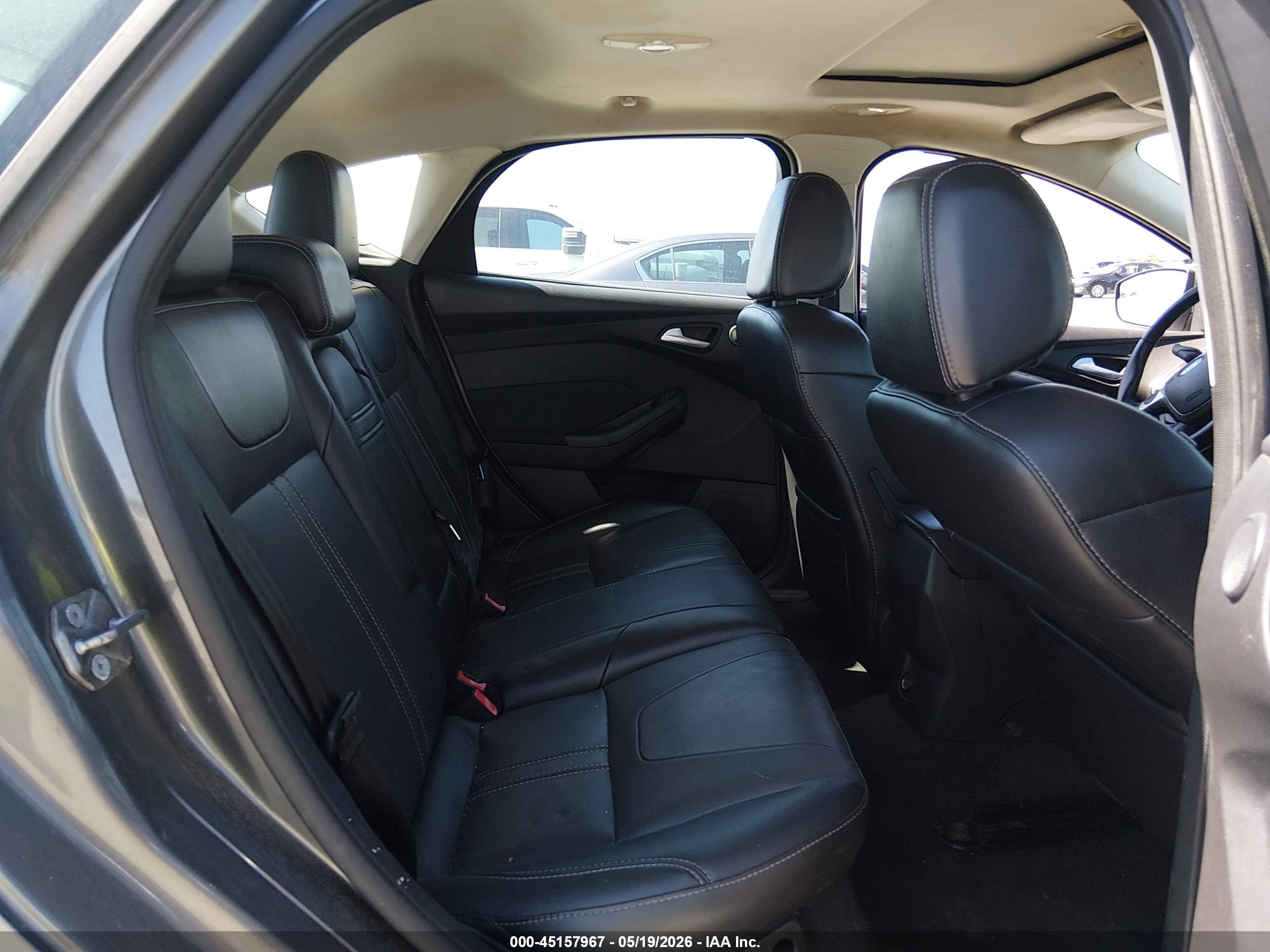 FORD FOCUS image 8