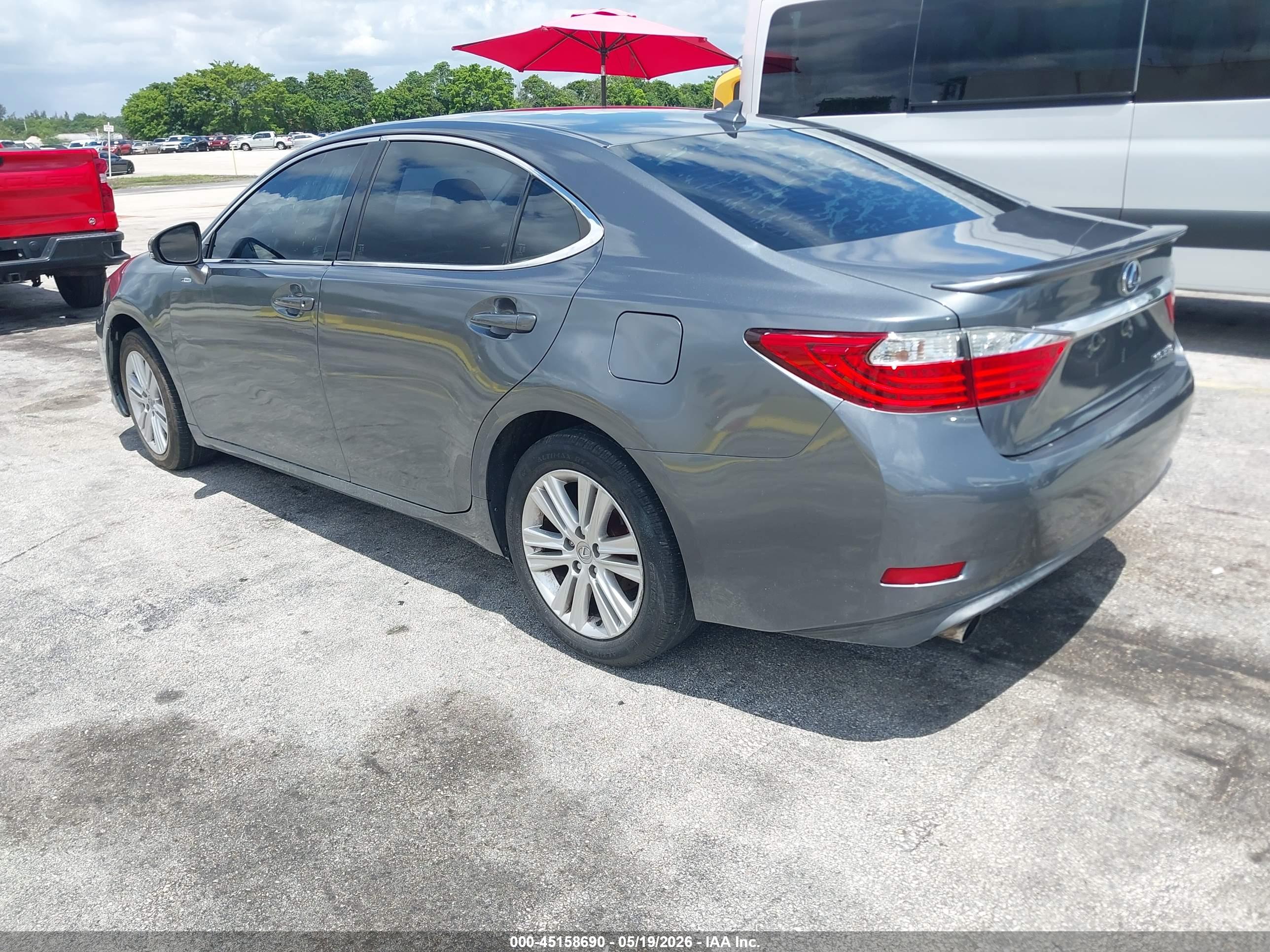 LEXUS ES image 3