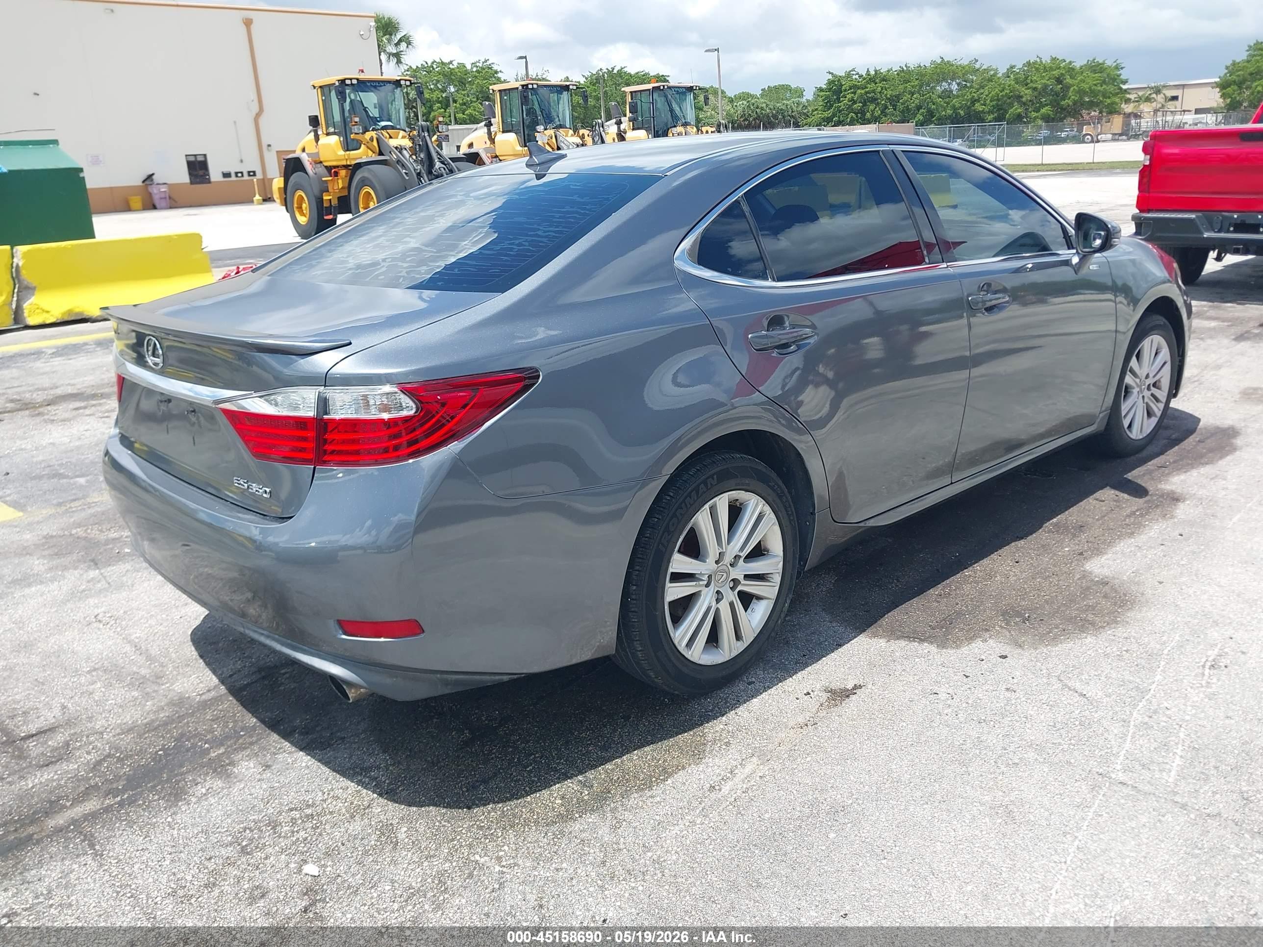 LEXUS ES image 4