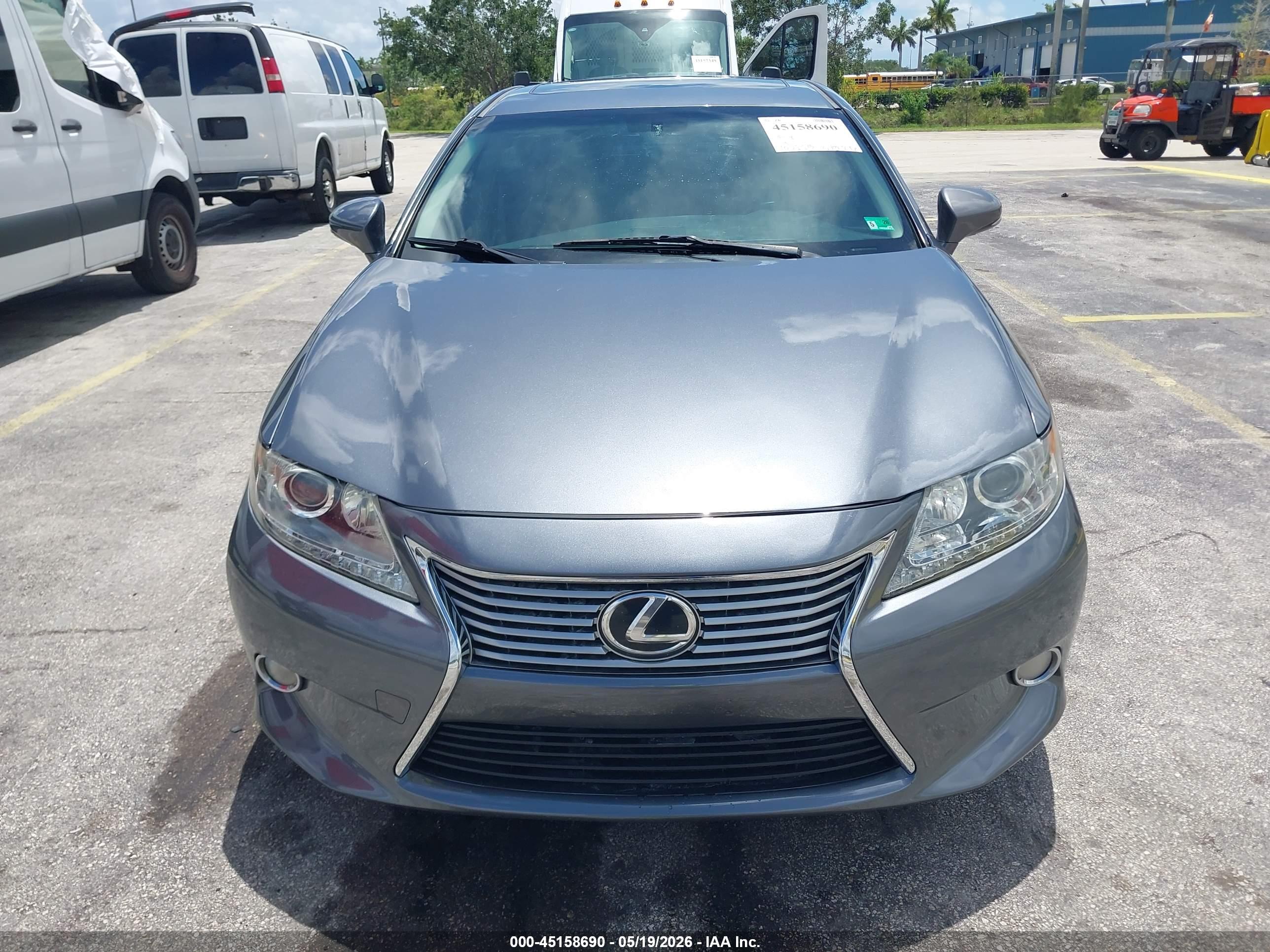 LEXUS ES image 6