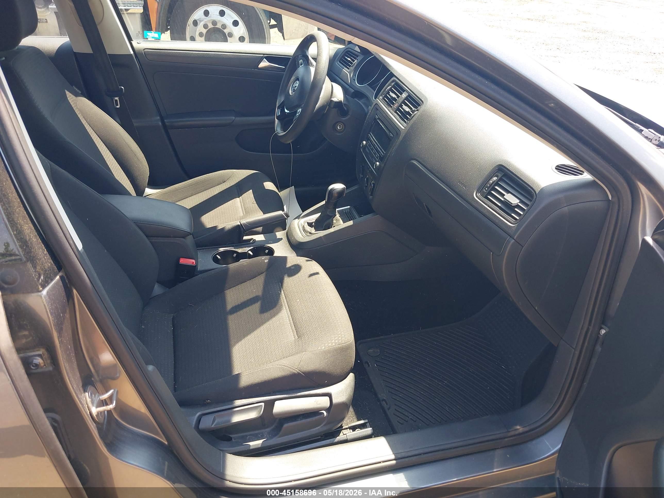 VOLKSWAGEN JETTA image 5