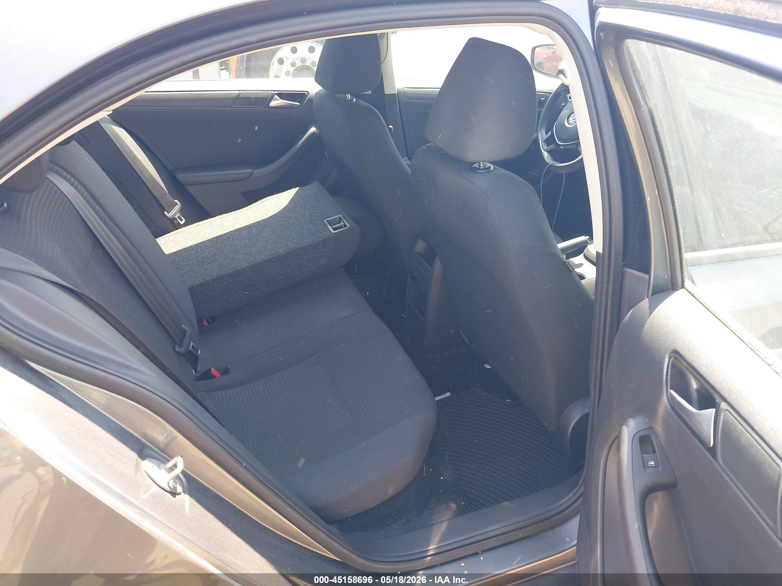 VOLKSWAGEN JETTA image 8