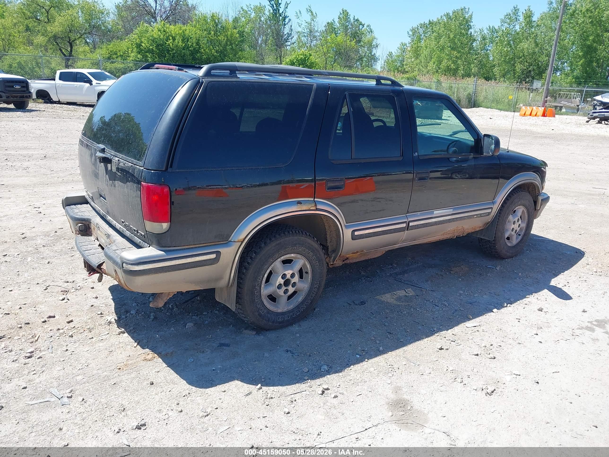 CHEVROLET BLAZER image 4