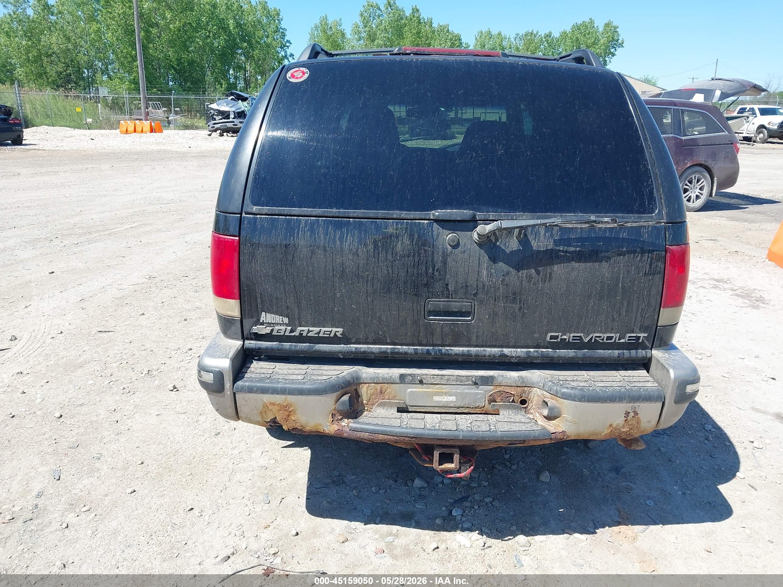 CHEVROLET BLAZER image 6
