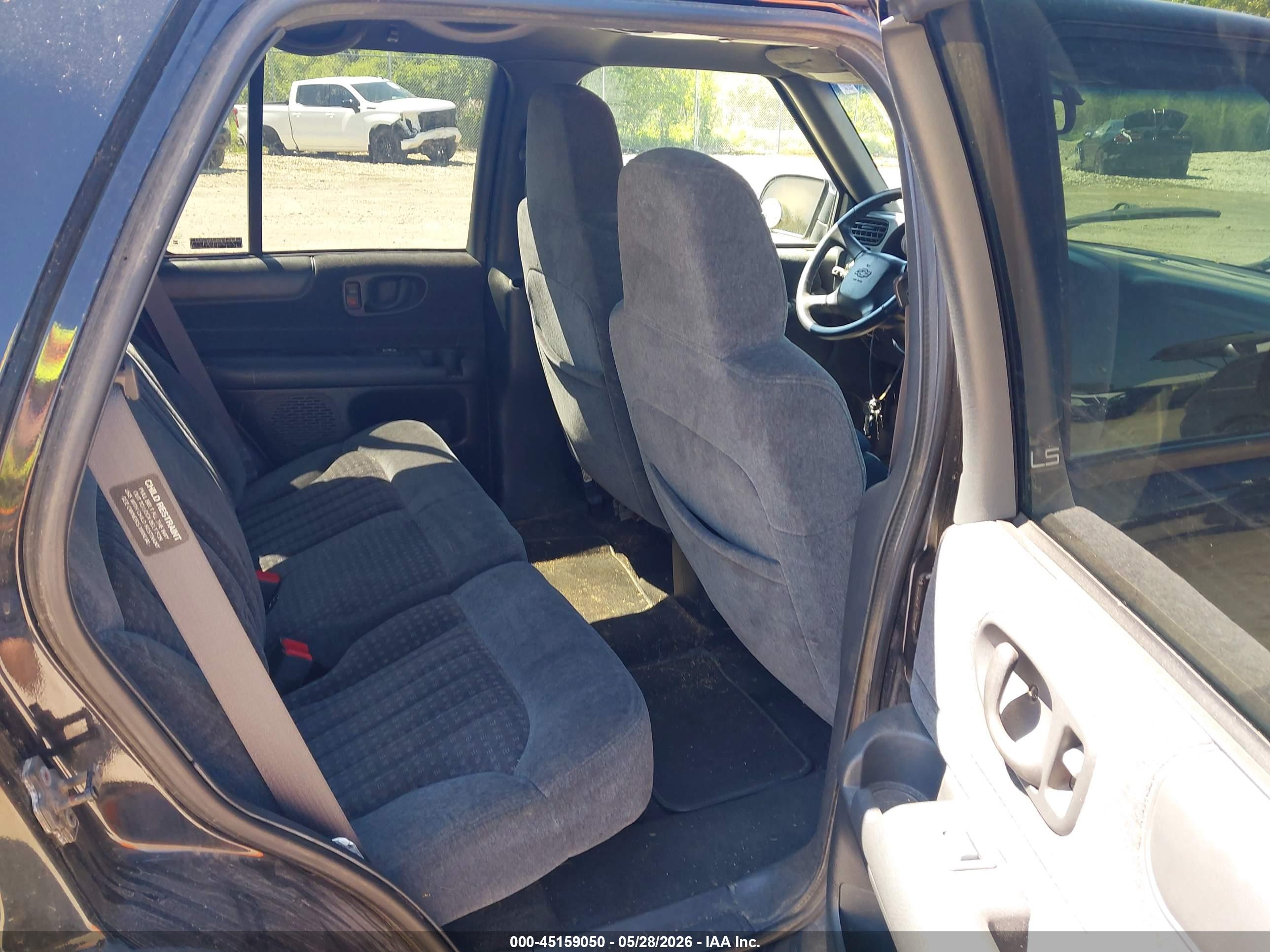 CHEVROLET BLAZER image 8