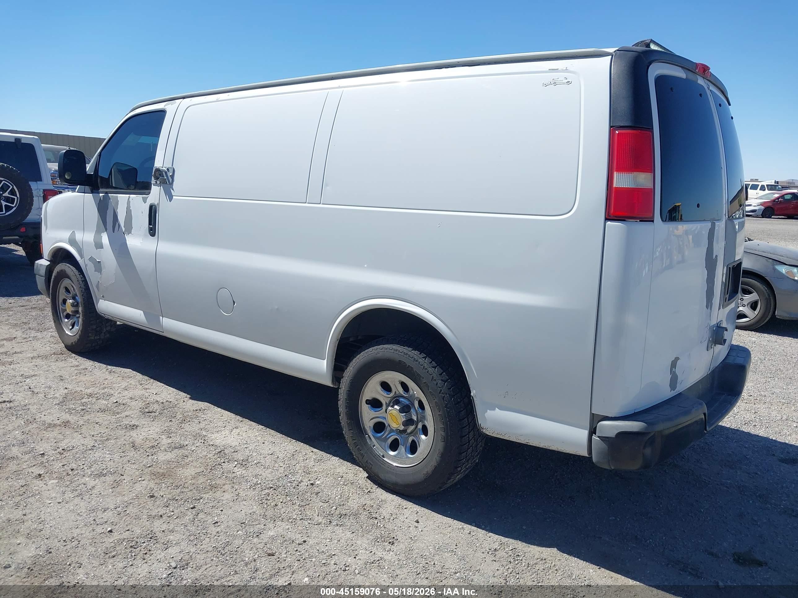 CHEVROLET EXPRESS image 3