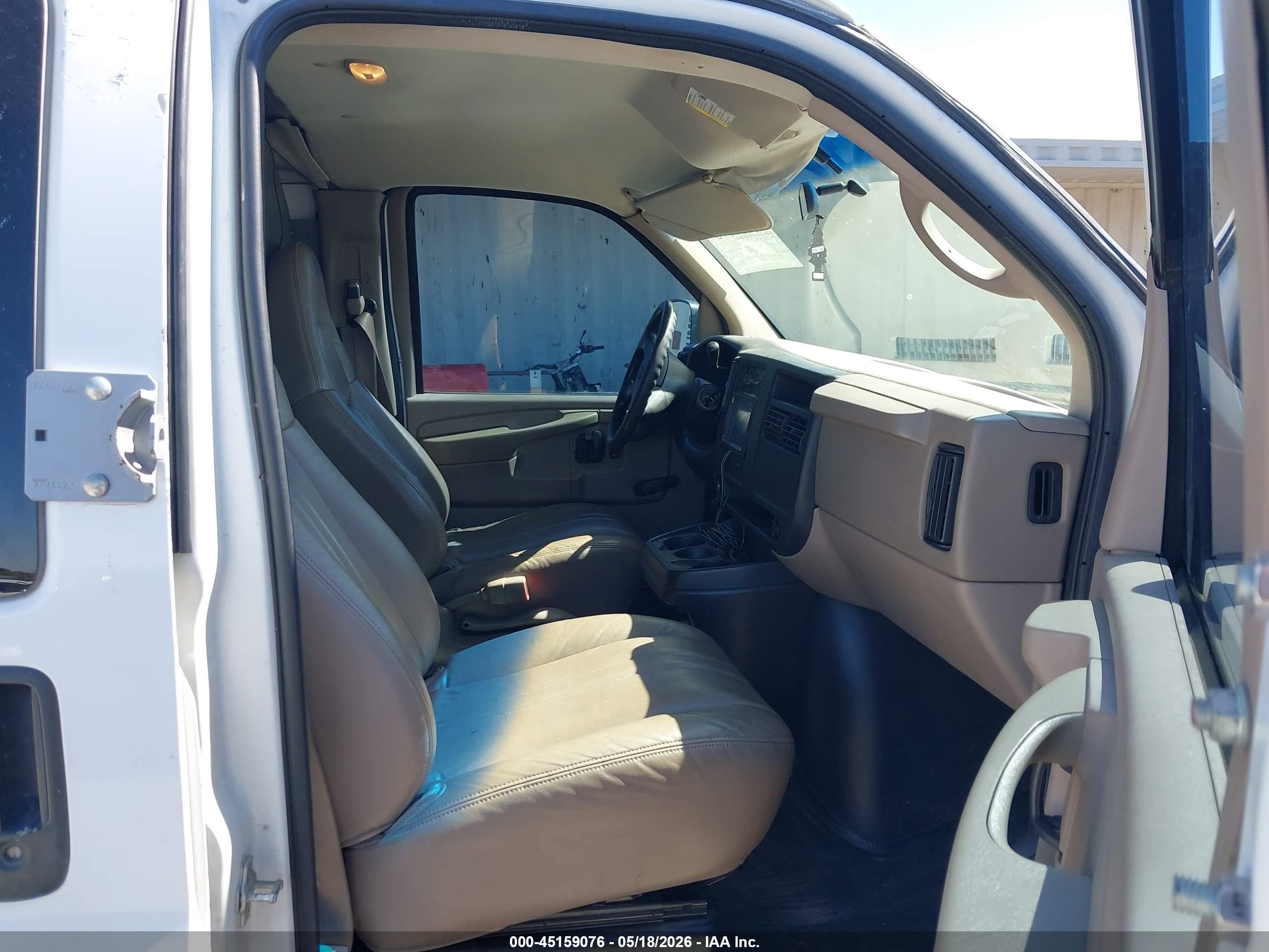CHEVROLET EXPRESS image 5