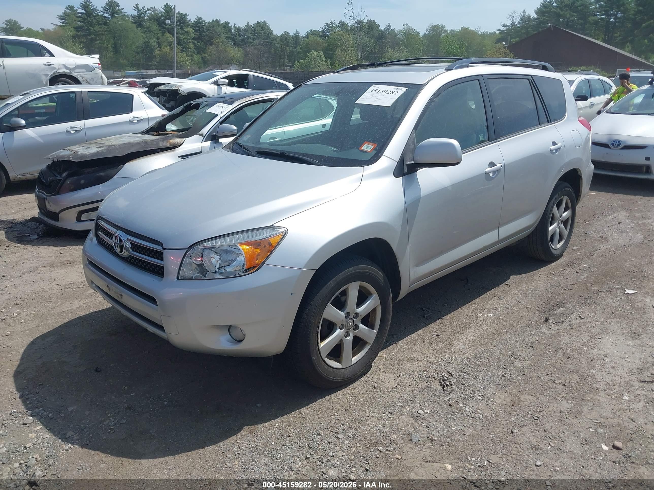 TOYOTA RAV4 image 2