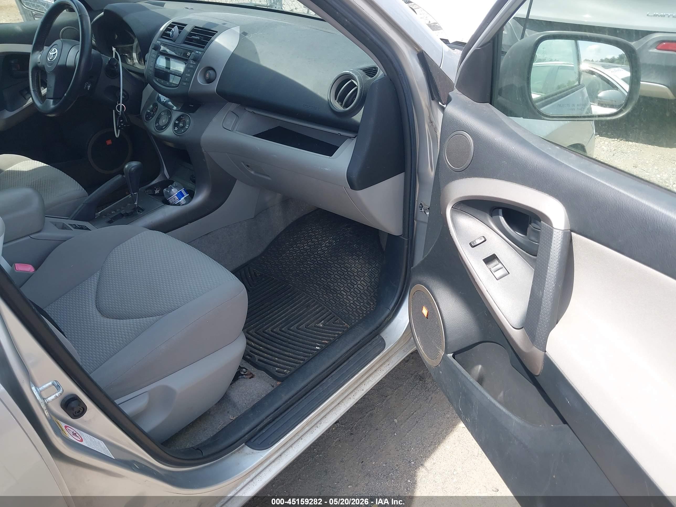 TOYOTA RAV4 image 5