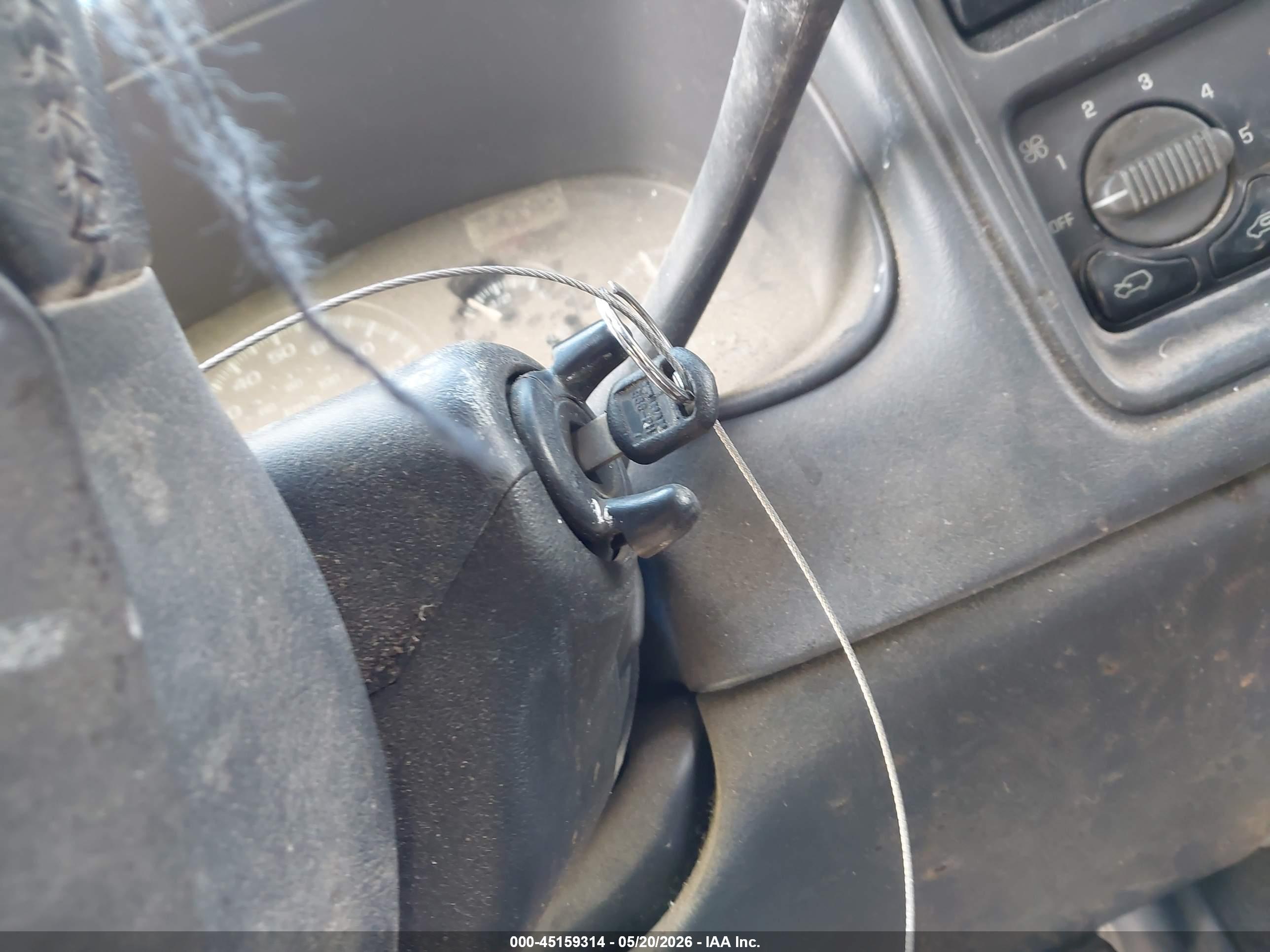 CHEVROLET SILVERADO image 11