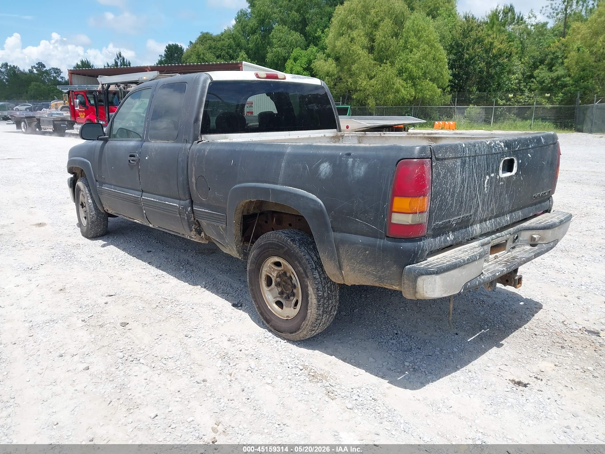 CHEVROLET SILVERADO image 3