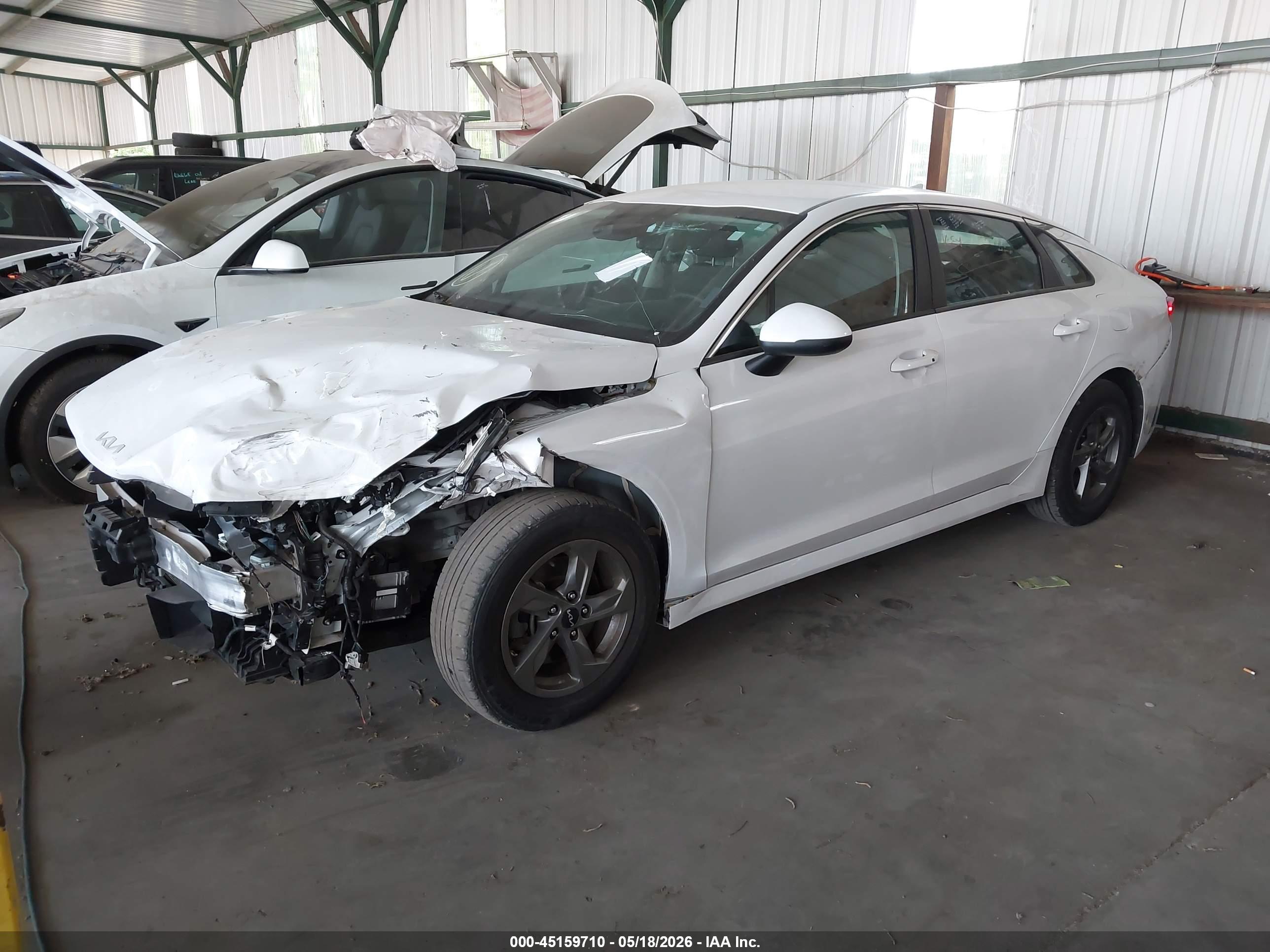 KIA K5 image 2