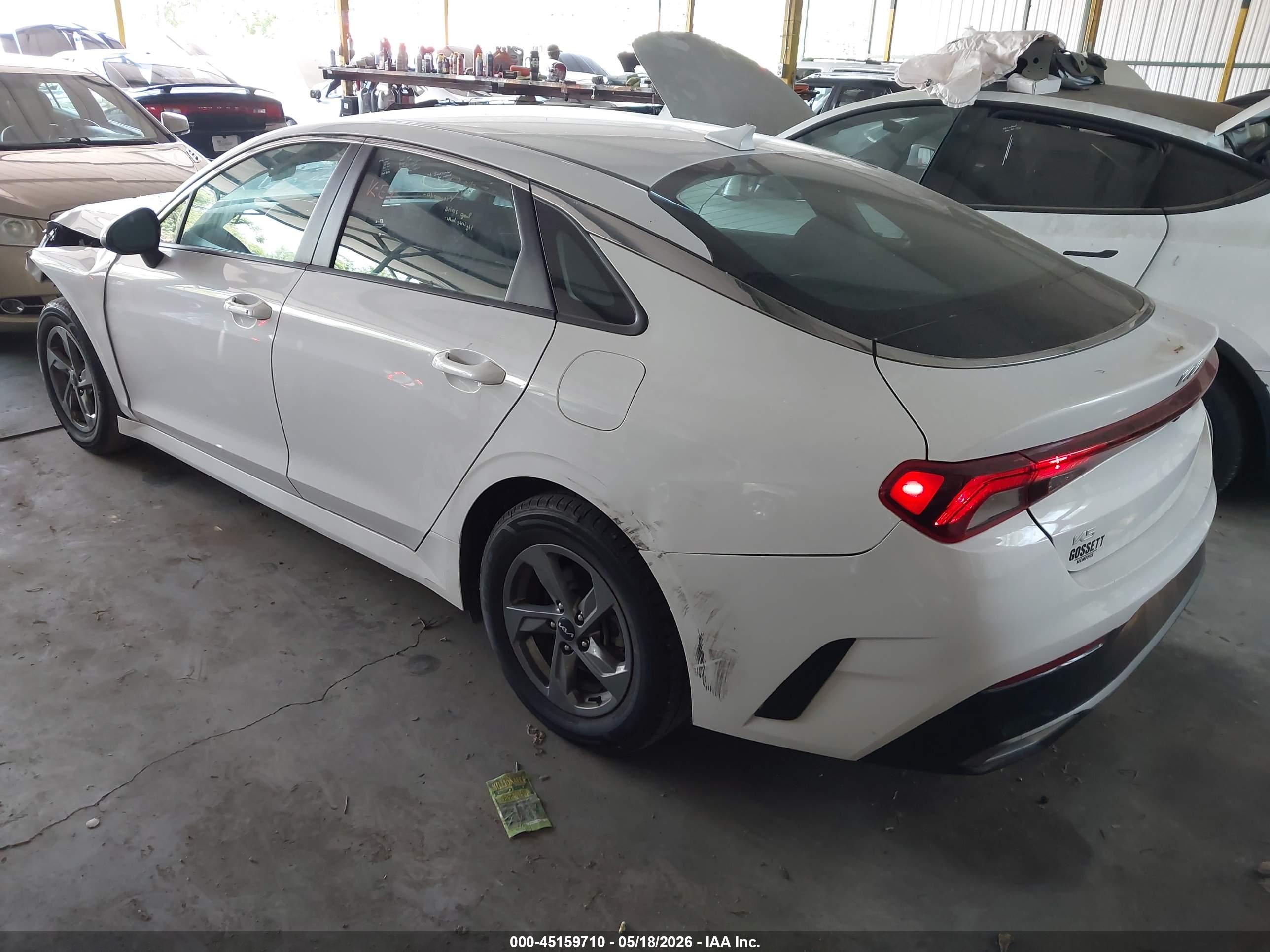 KIA K5 image 3