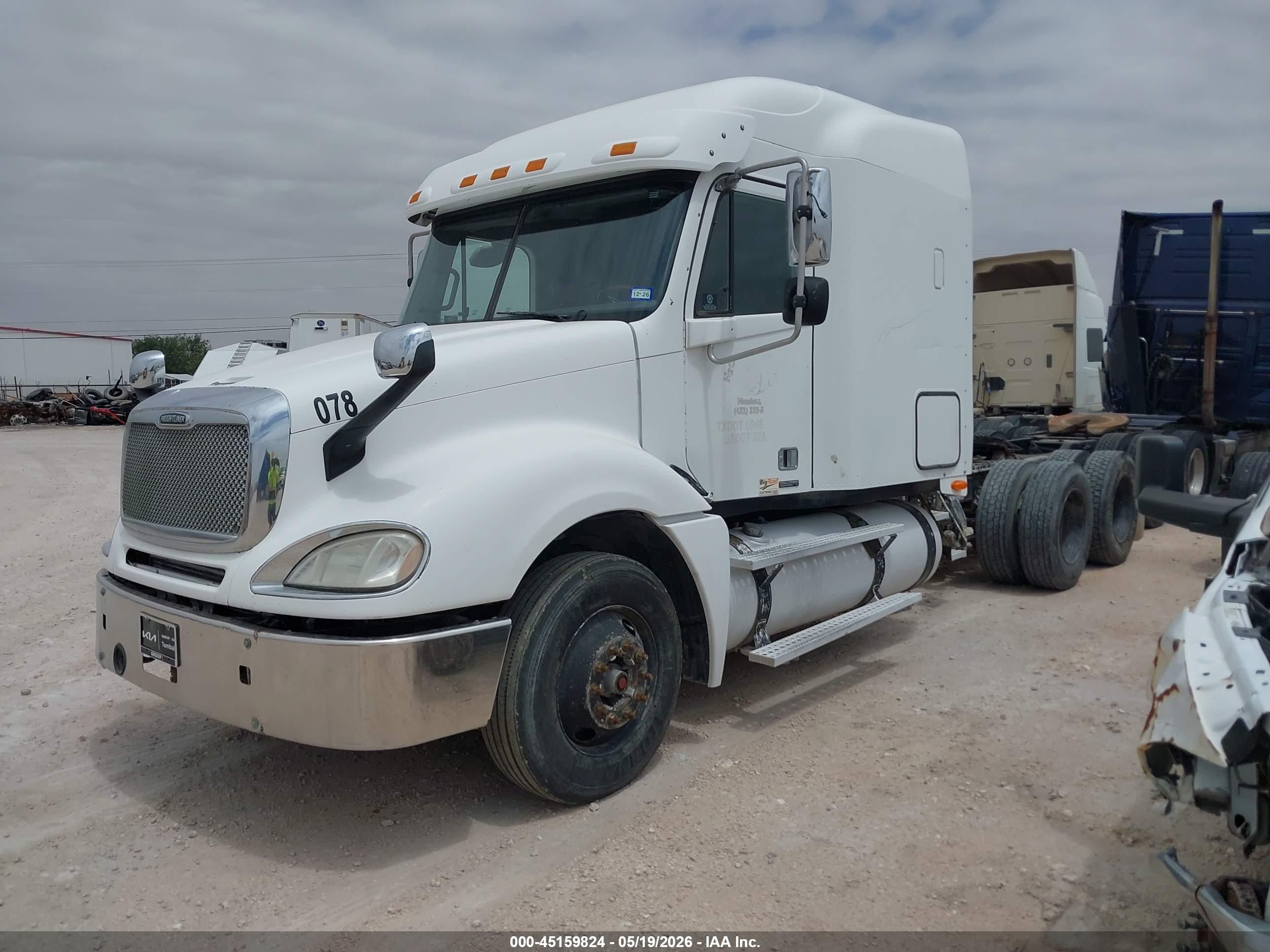 FREIGHTLINER CONVENTIONAL image 2