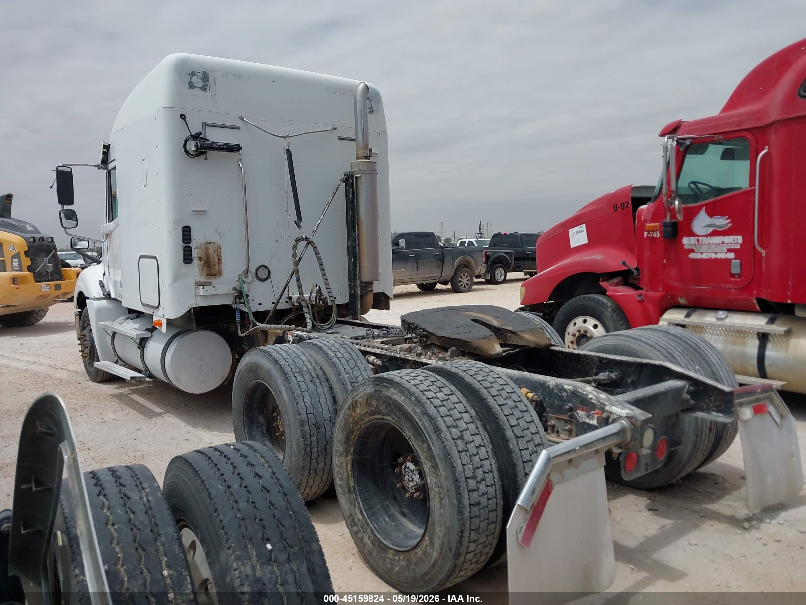 FREIGHTLINER CONVENTIONAL image 3