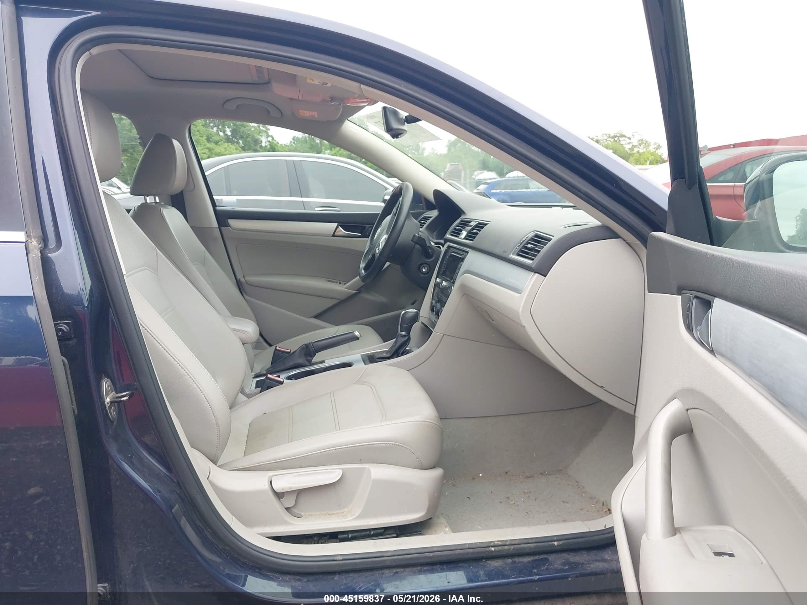 VOLKSWAGEN PASSAT image 5