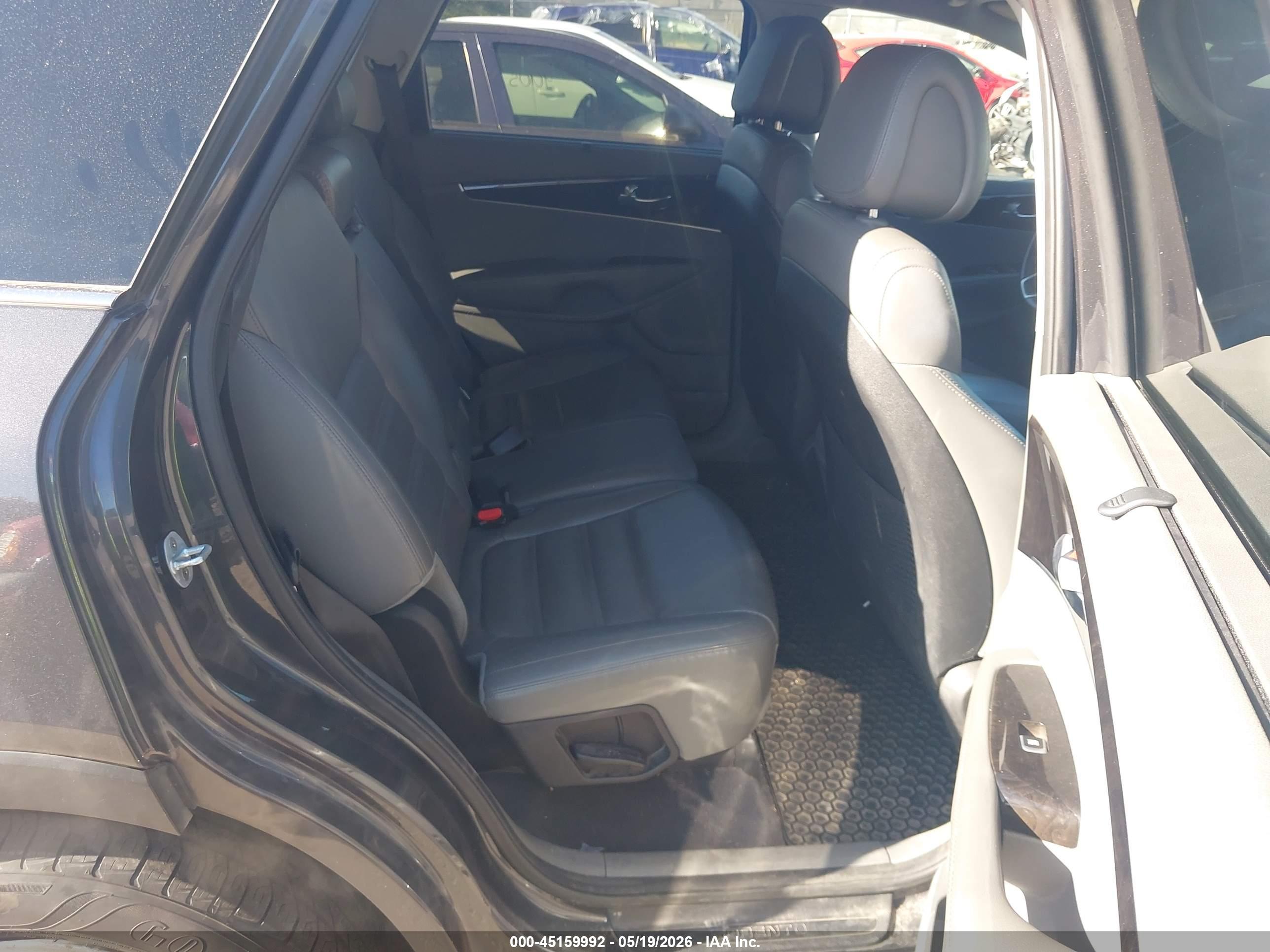 KIA SORENTO image 8