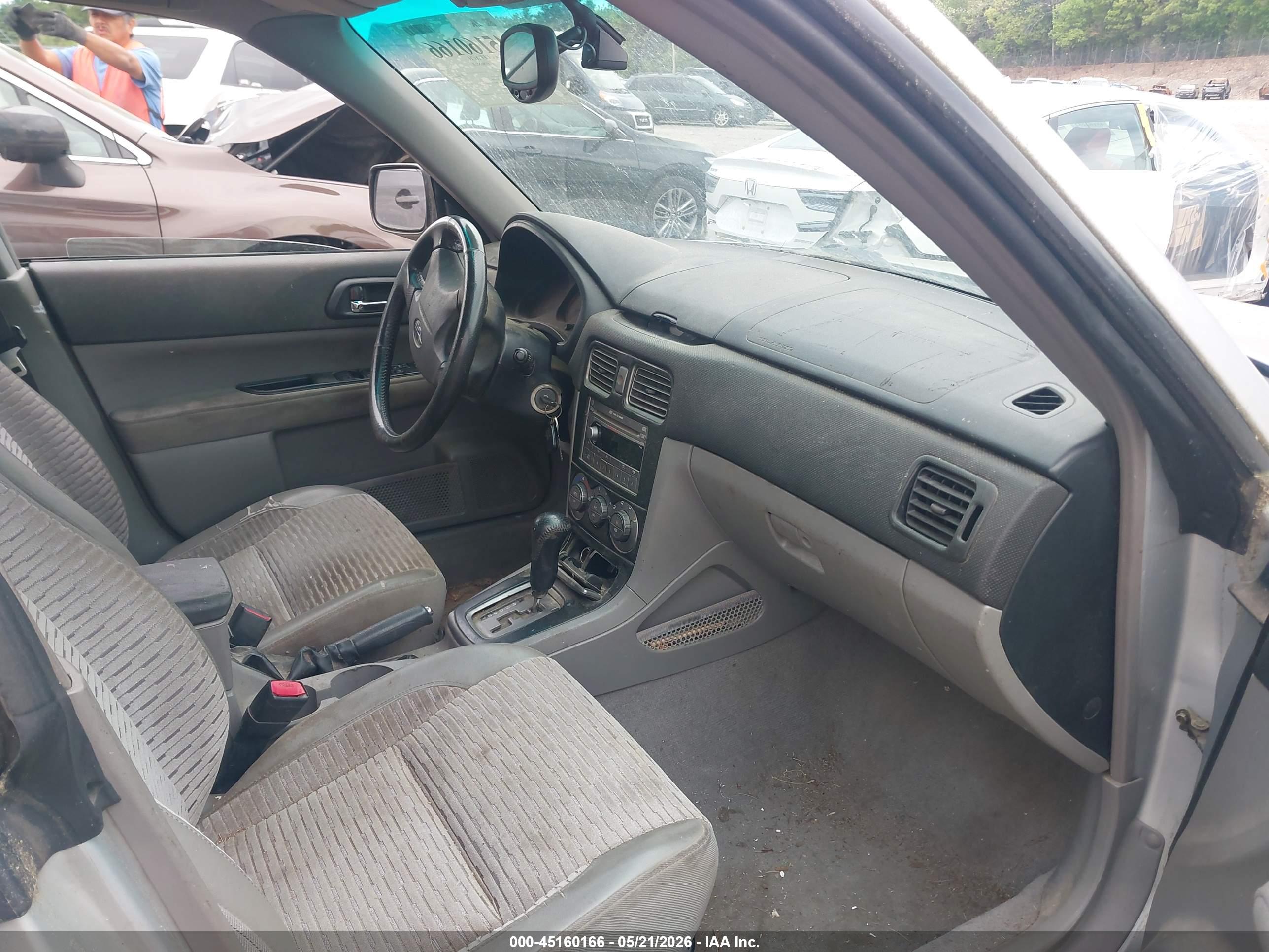 SUBARU FORESTER image 5