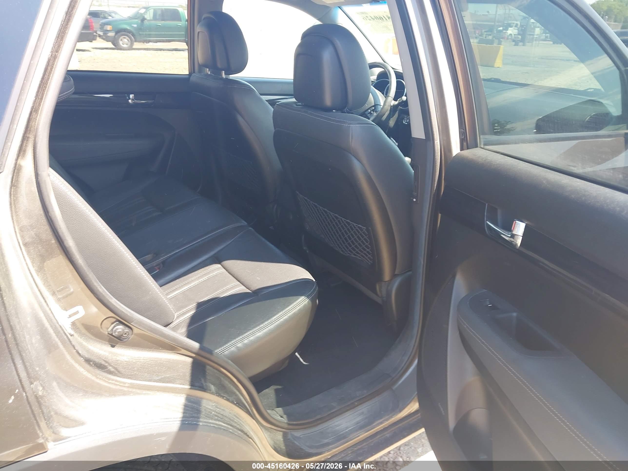 KIA SORENTO image 8