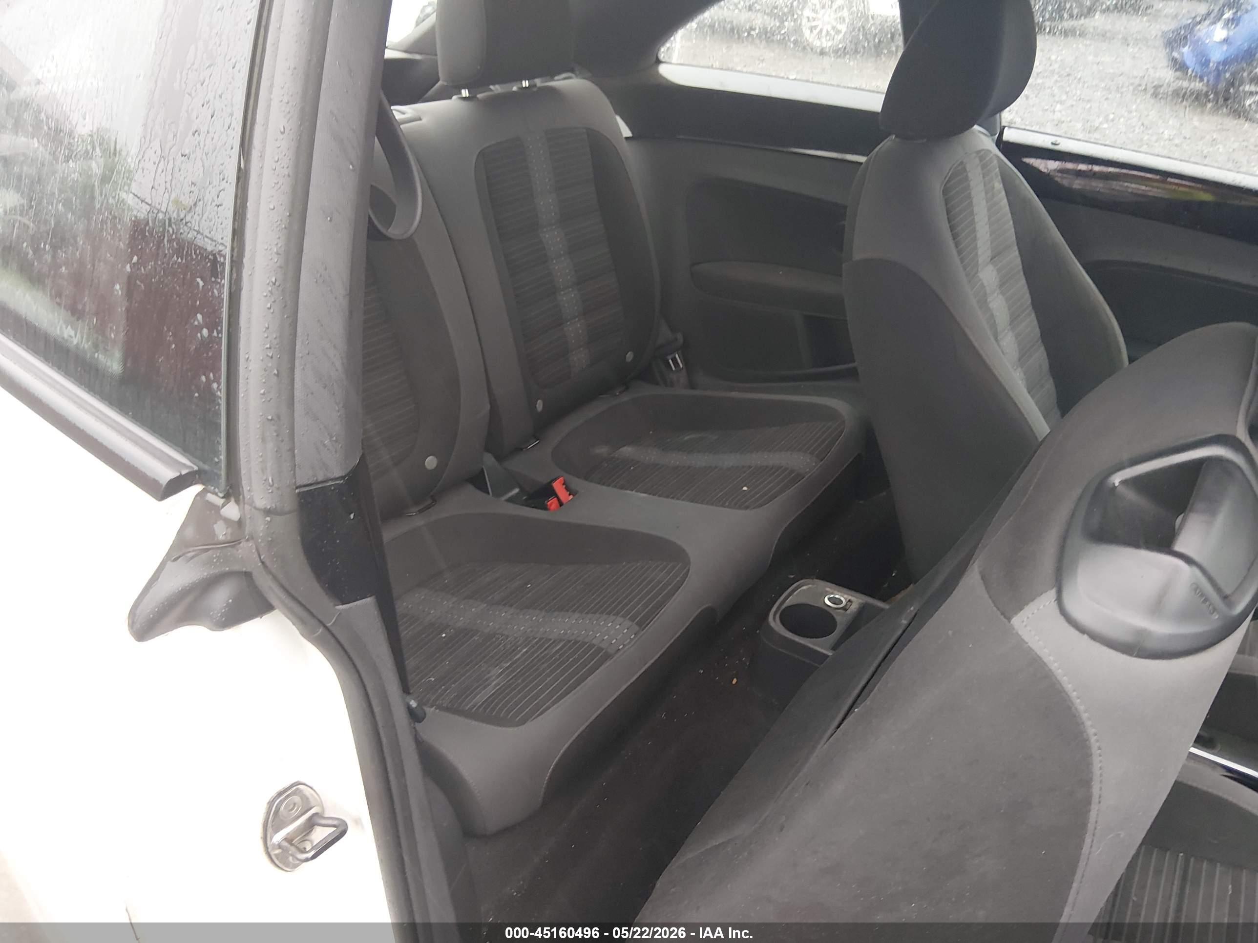 VOLKSWAGEN BEETLE image 8