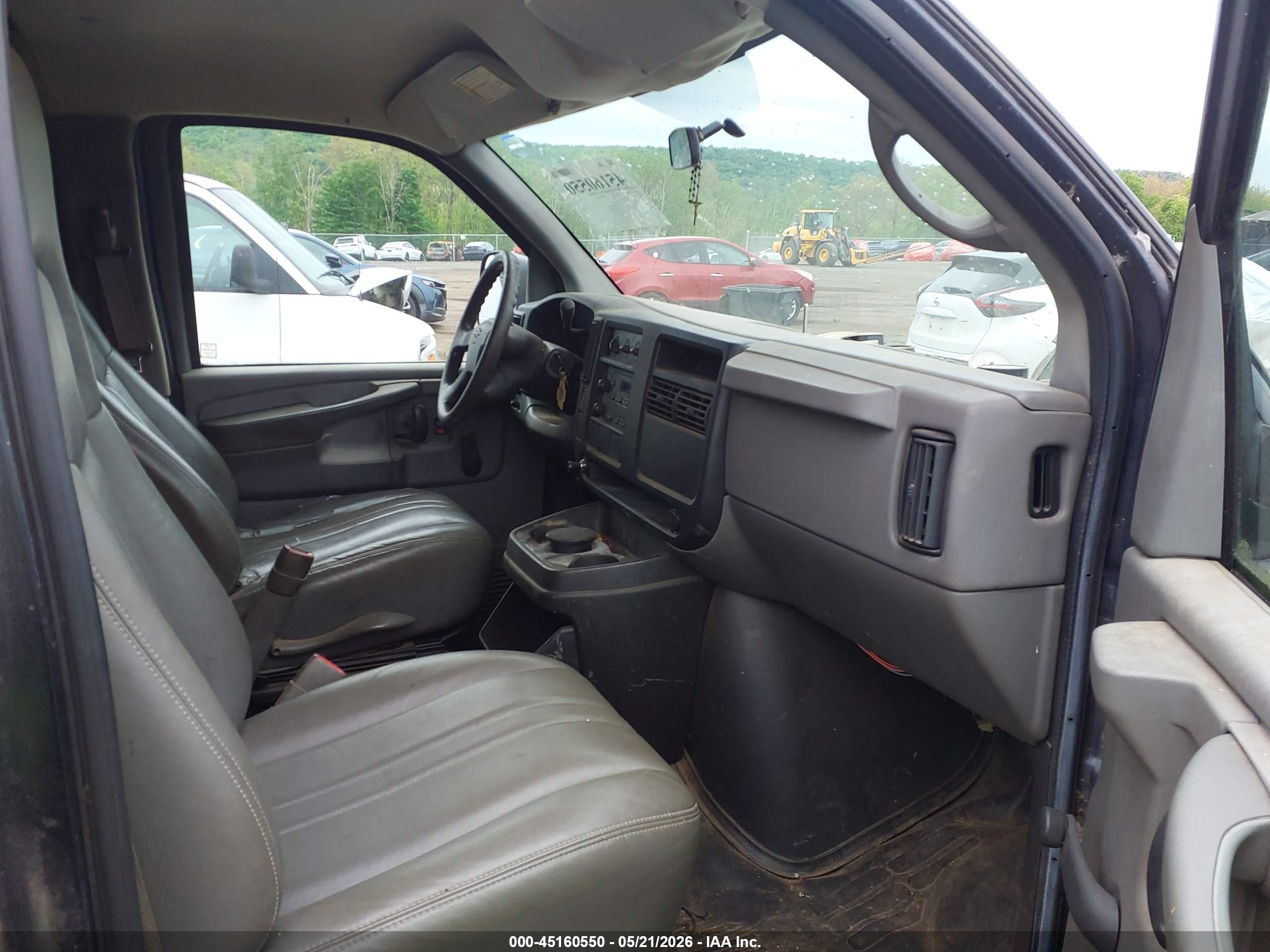 CHEVROLET EXPRESS image 5