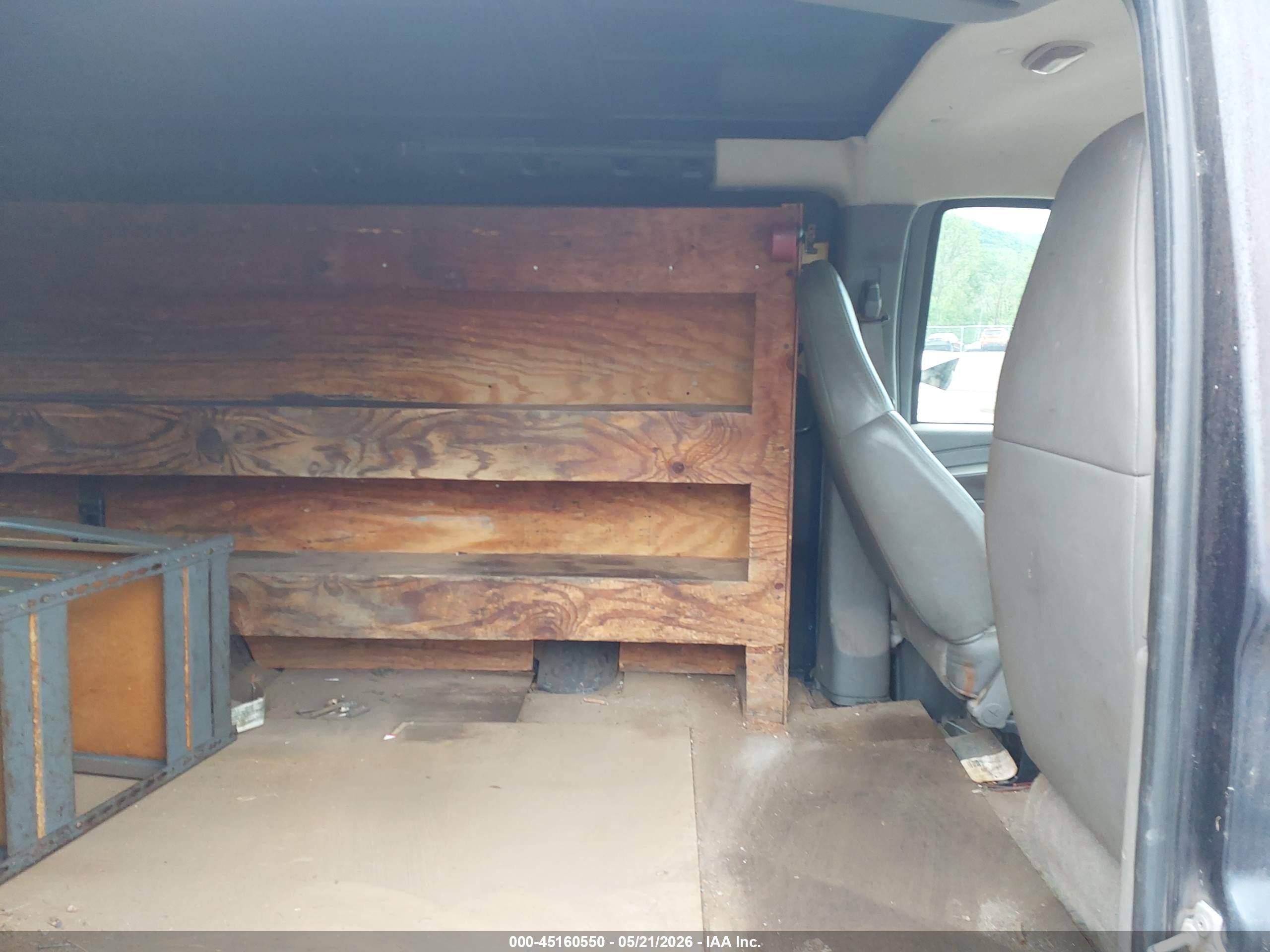 CHEVROLET EXPRESS image 8
