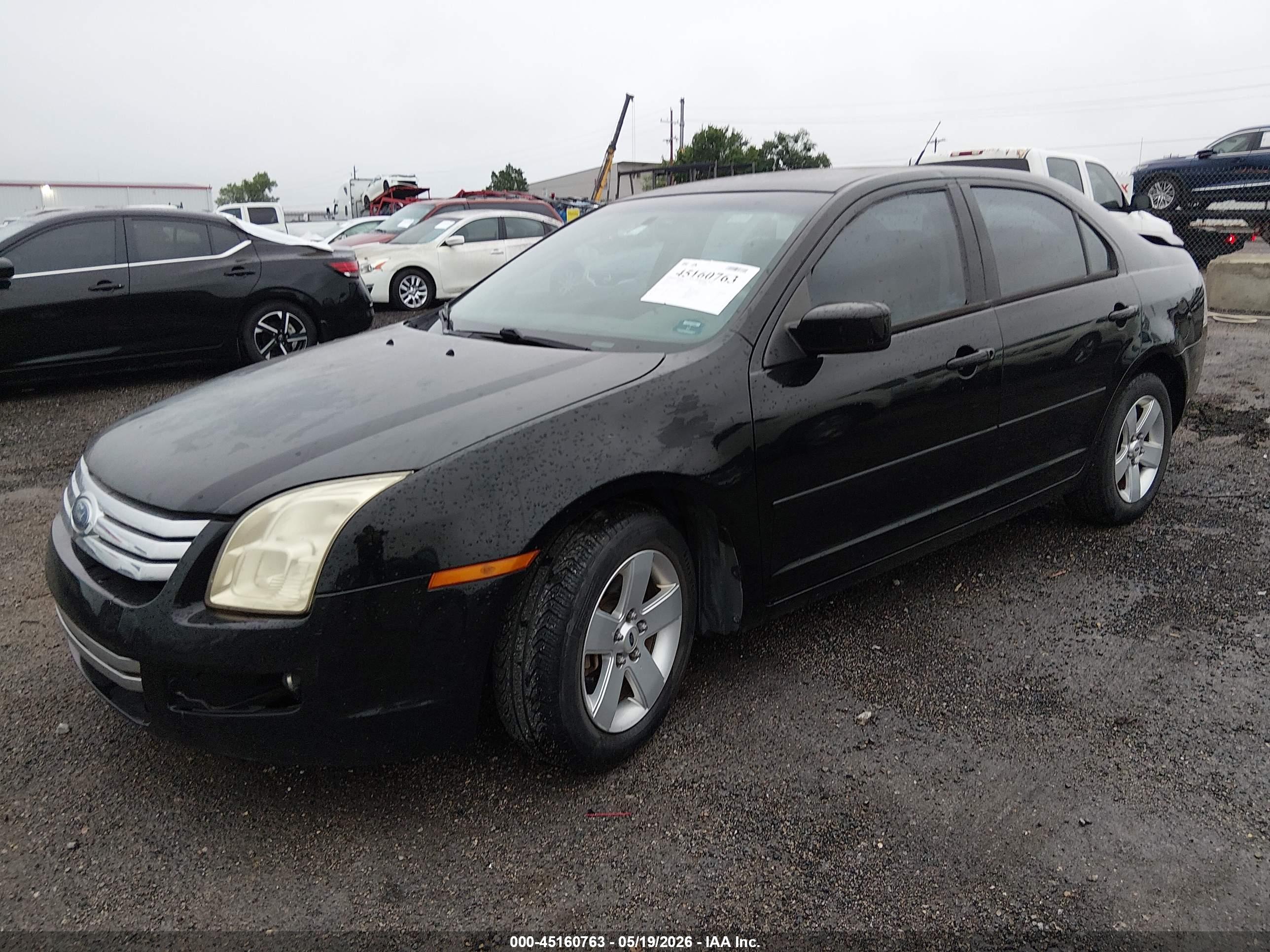 FORD FUSION image 2
