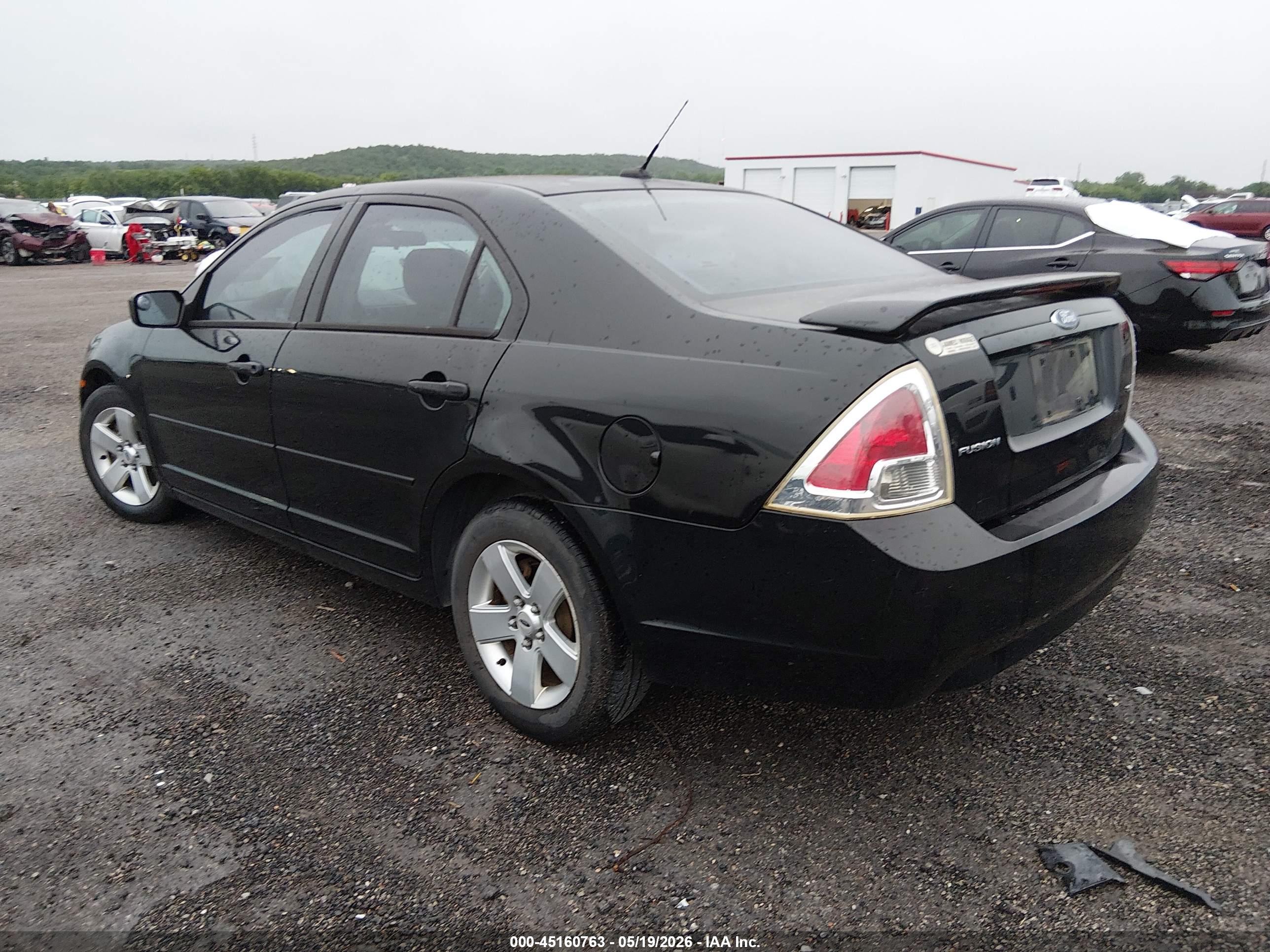FORD FUSION image 3