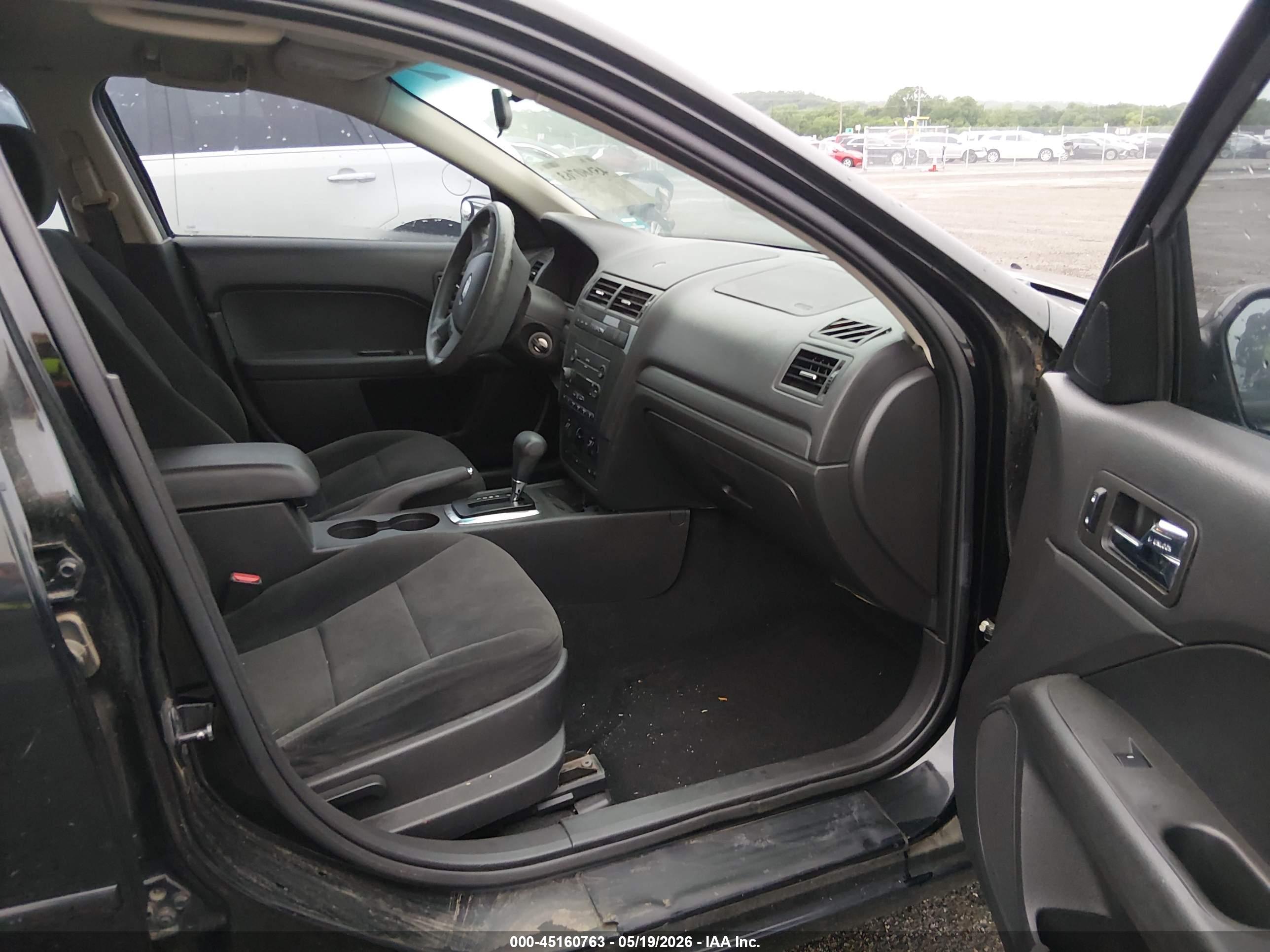 FORD FUSION image 5