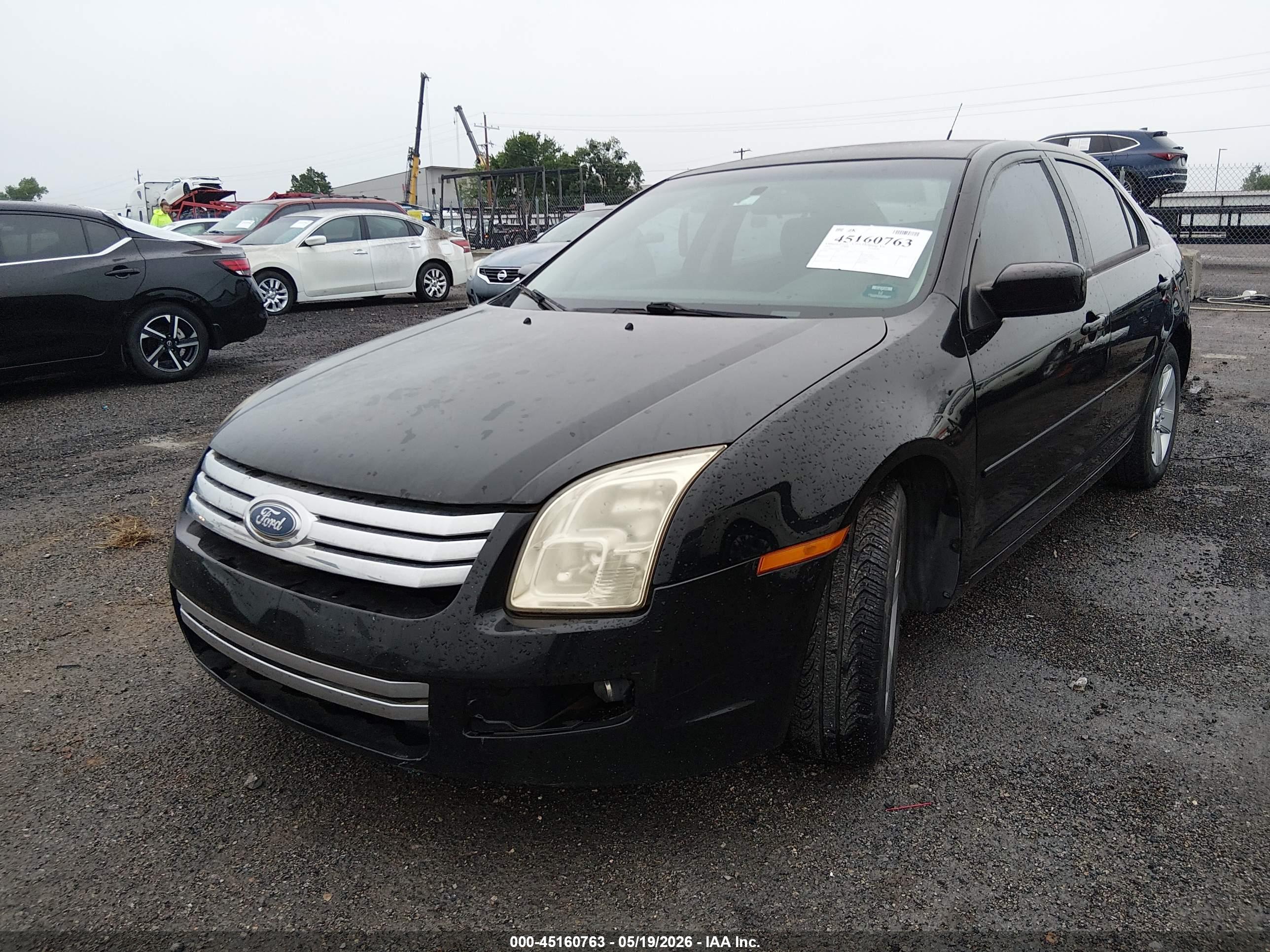 FORD FUSION image 6