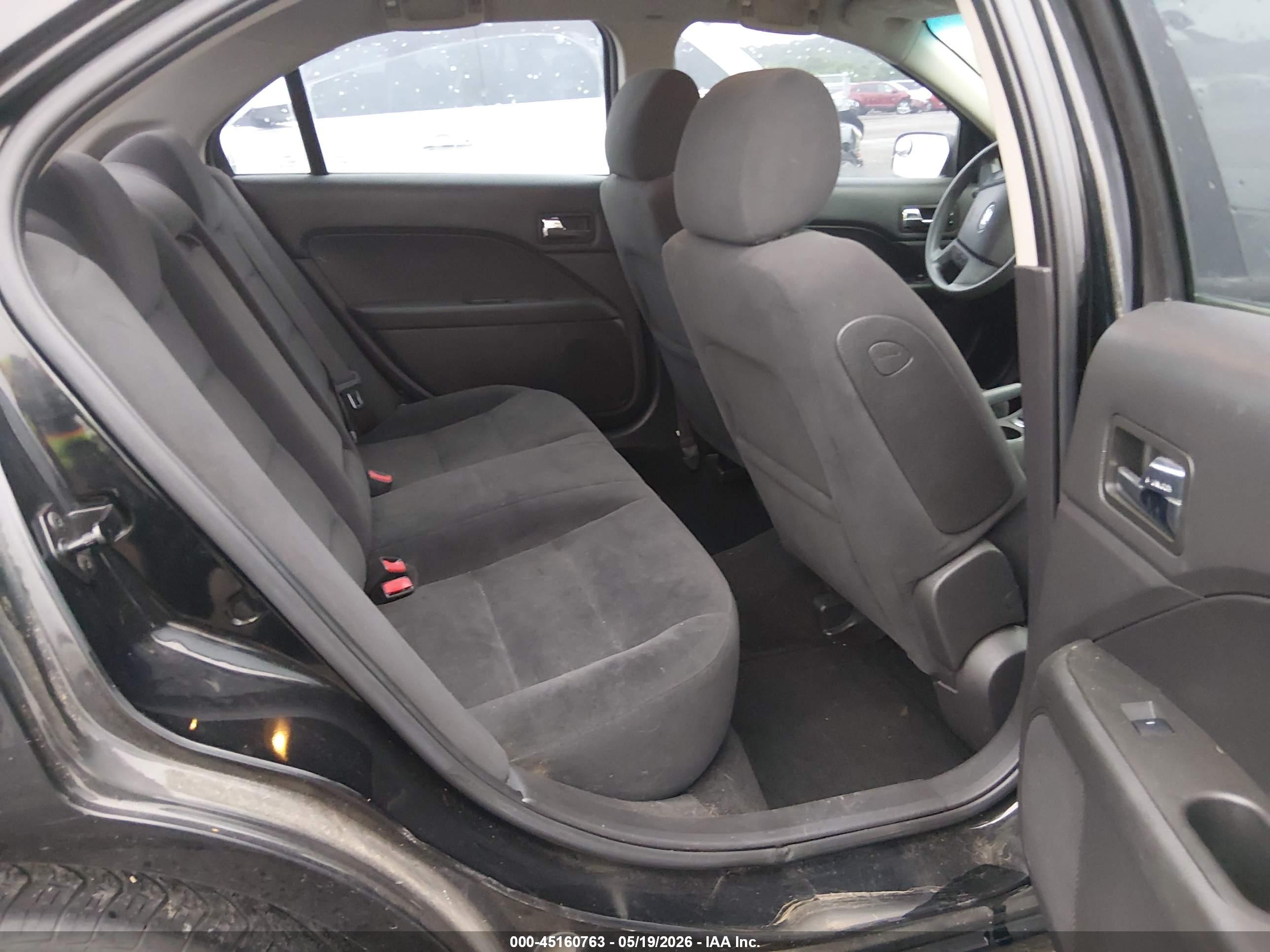 FORD FUSION image 8